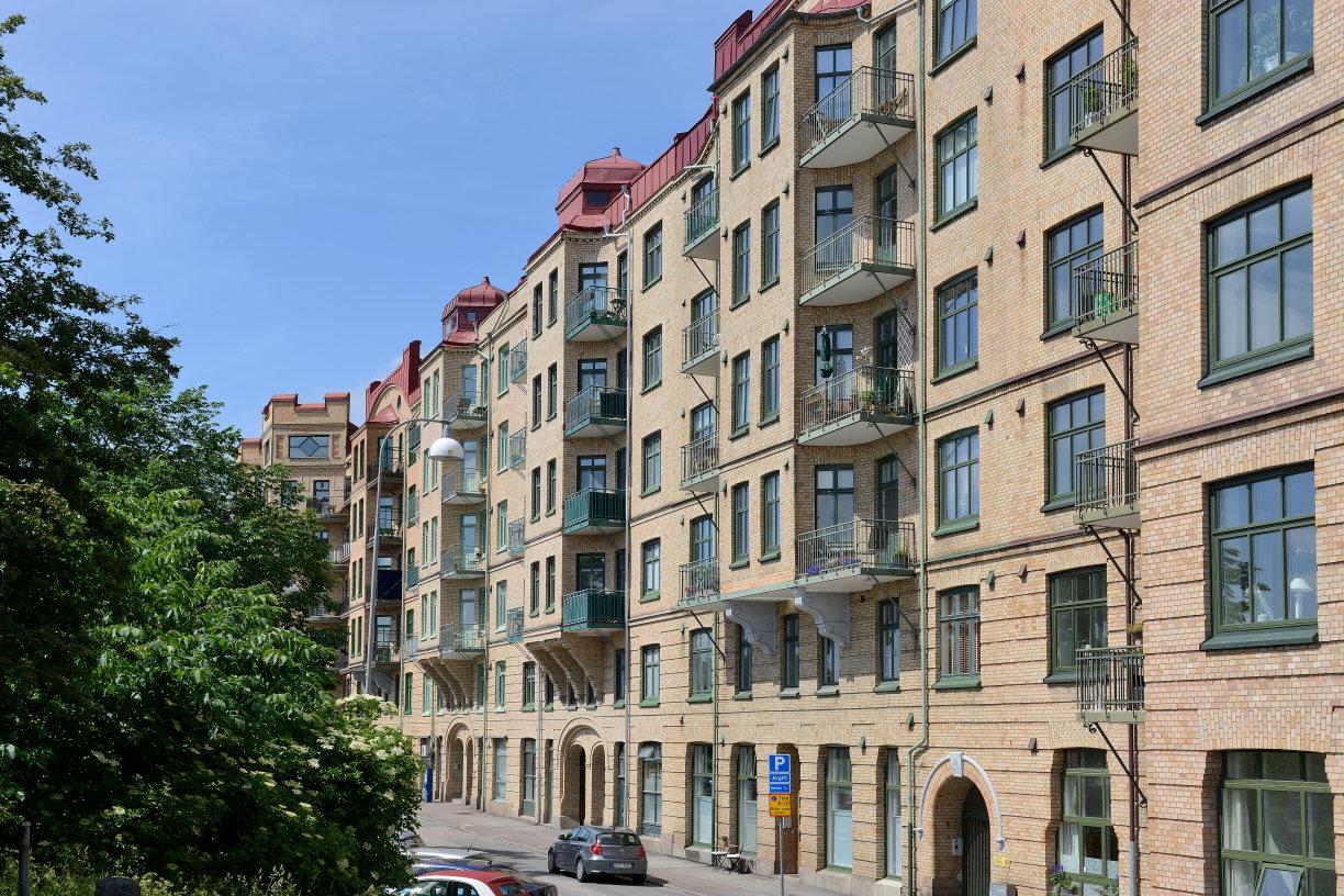 Ikonisk byggnad som sträcker sig mot himlen