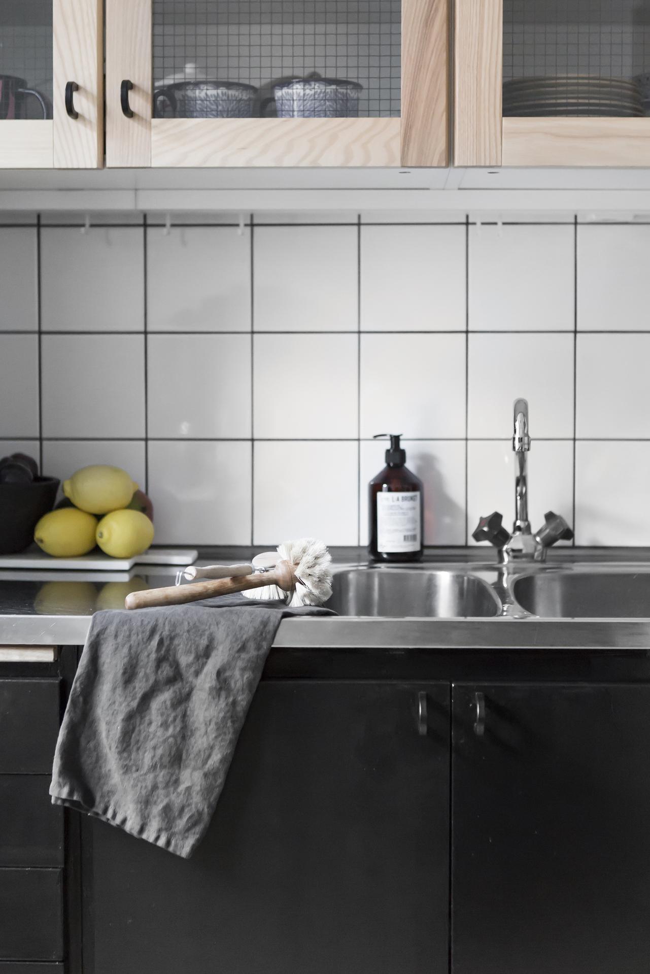 Lite som det var förr: rostfri arbetsbänk och separata kranar