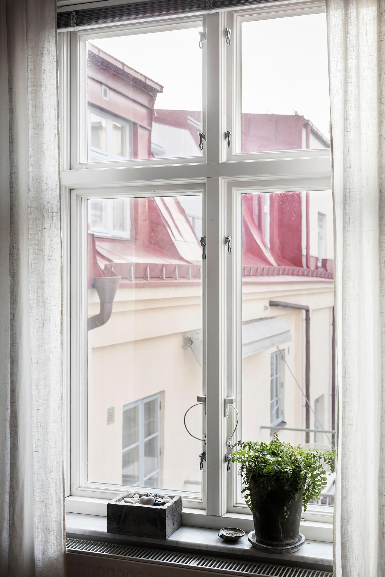Vackra fönster, precis som man älskar i gamla hus med historia