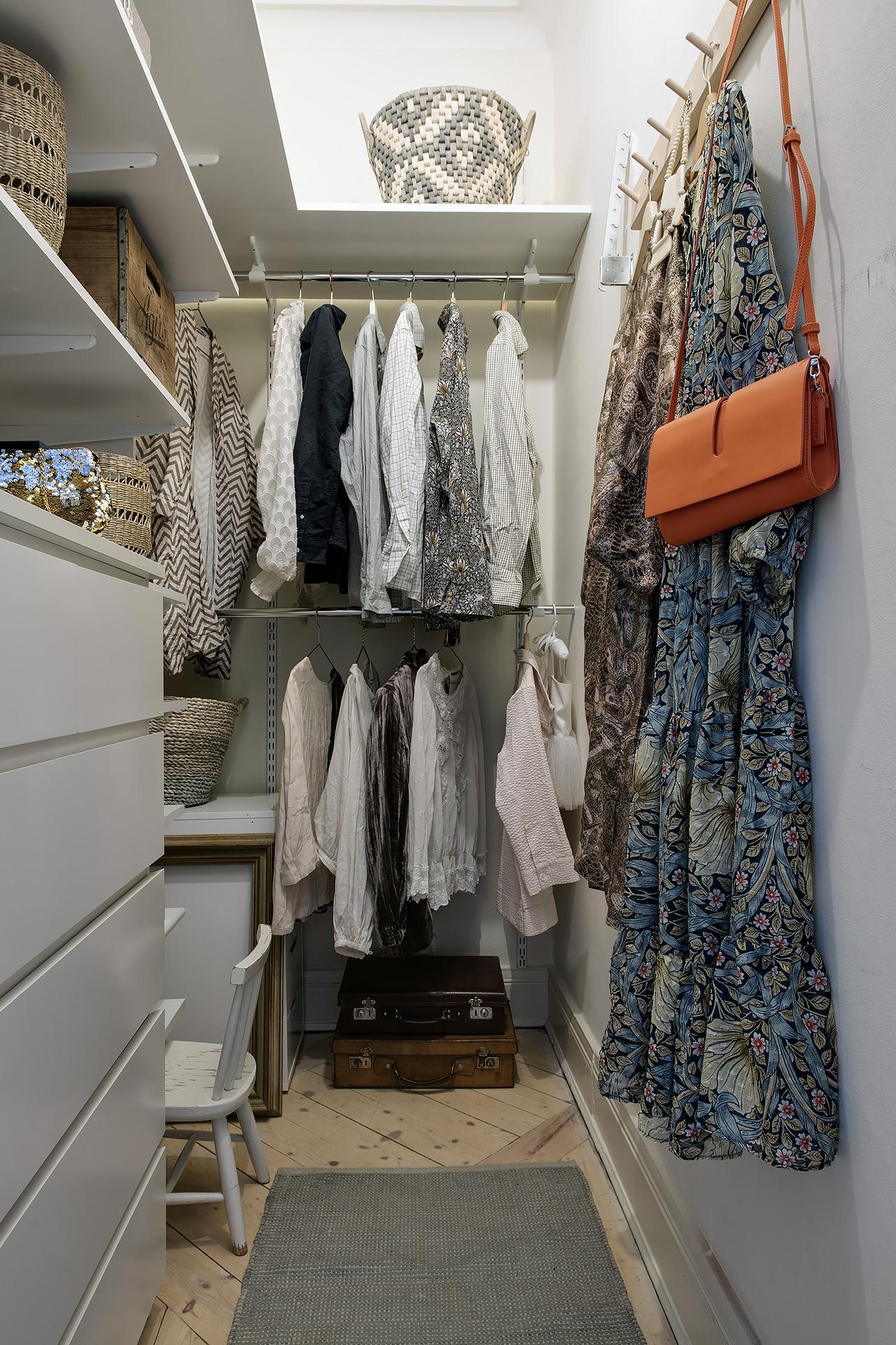 Lyxigt med stor klädkammare i sovrummet