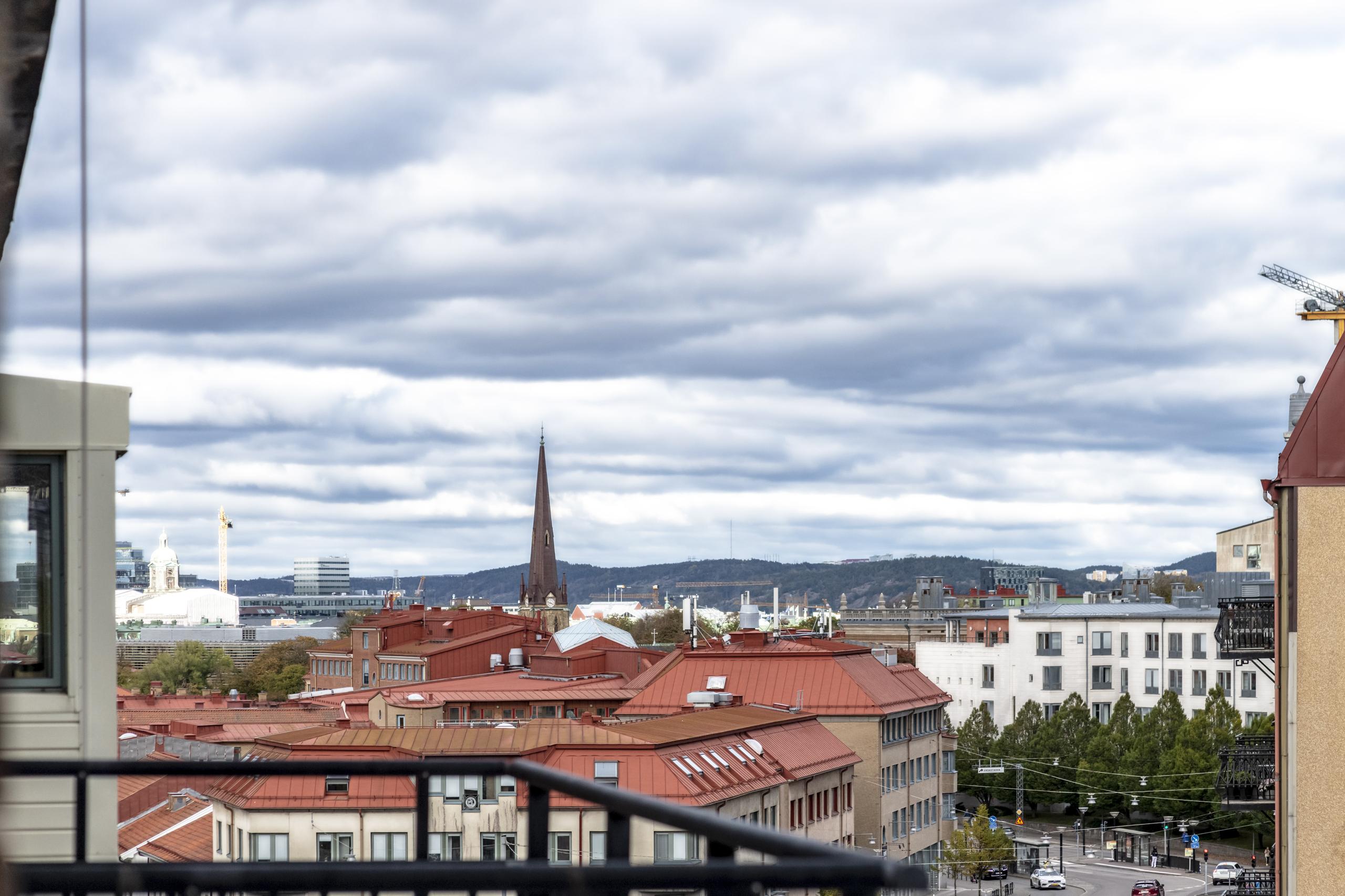 Utsikt ner mot Skanstorget från köksfönstret...