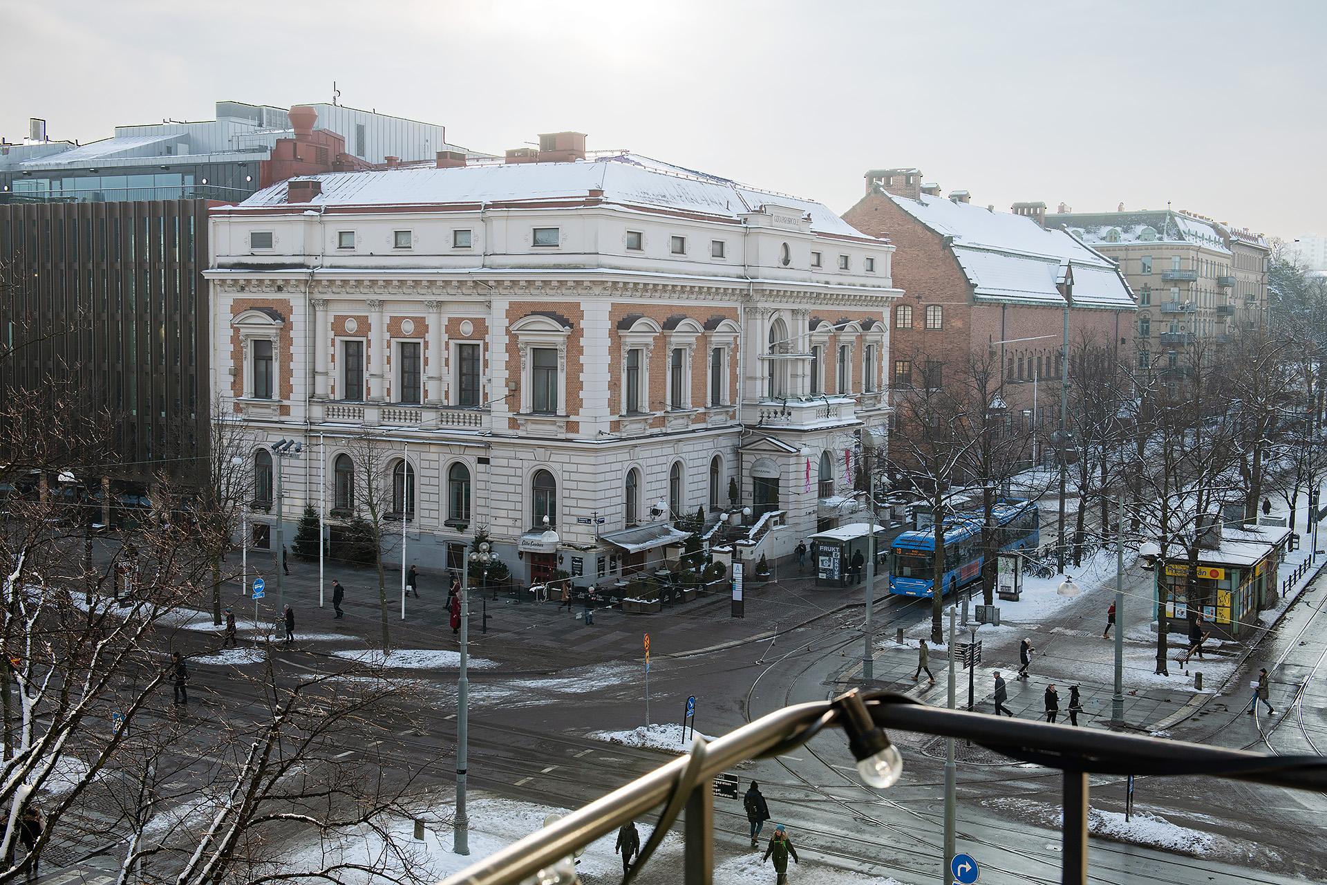 21 meter från port till Avenyn, så svårslaget läge