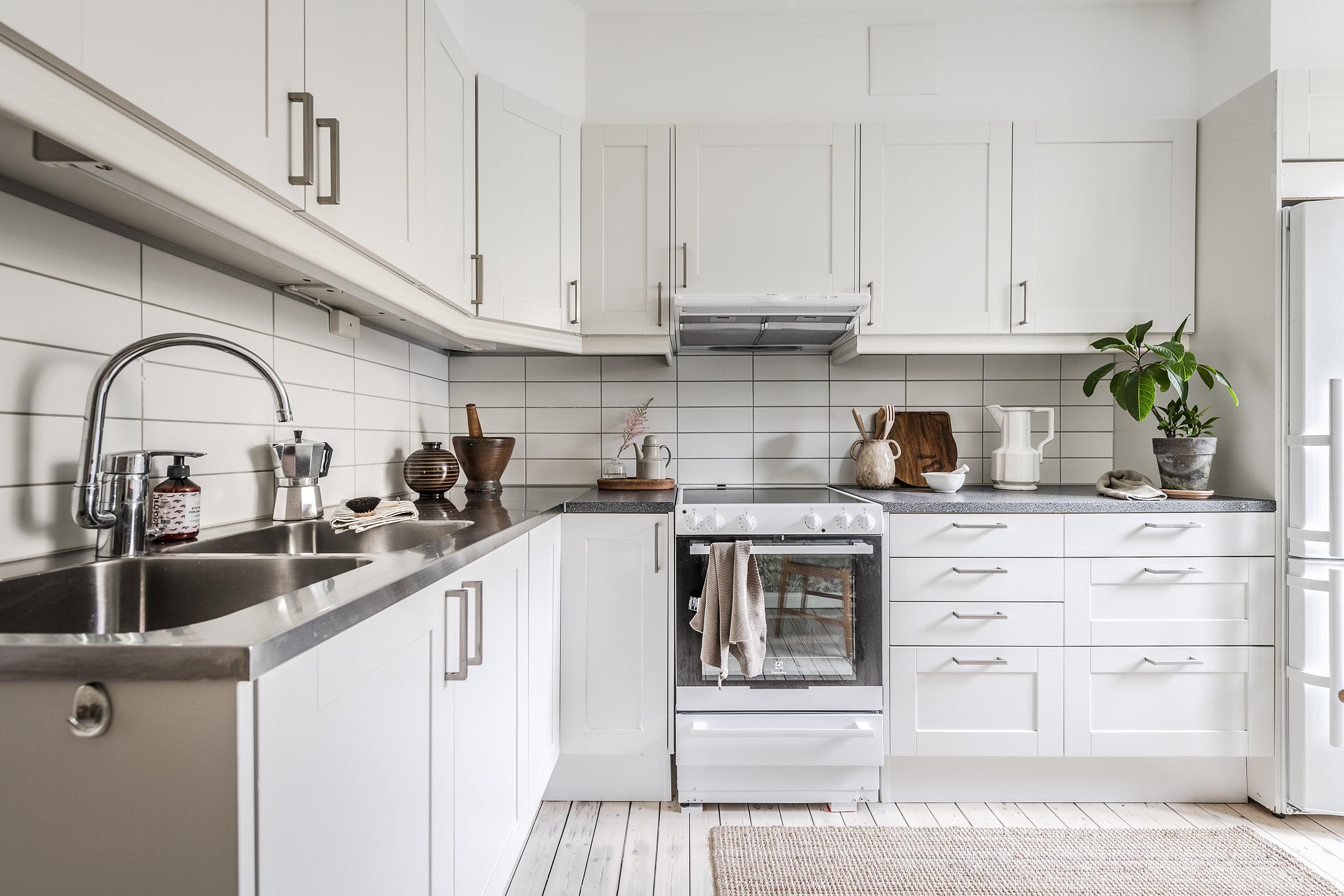 Gott om både förvaring och arbetsyta