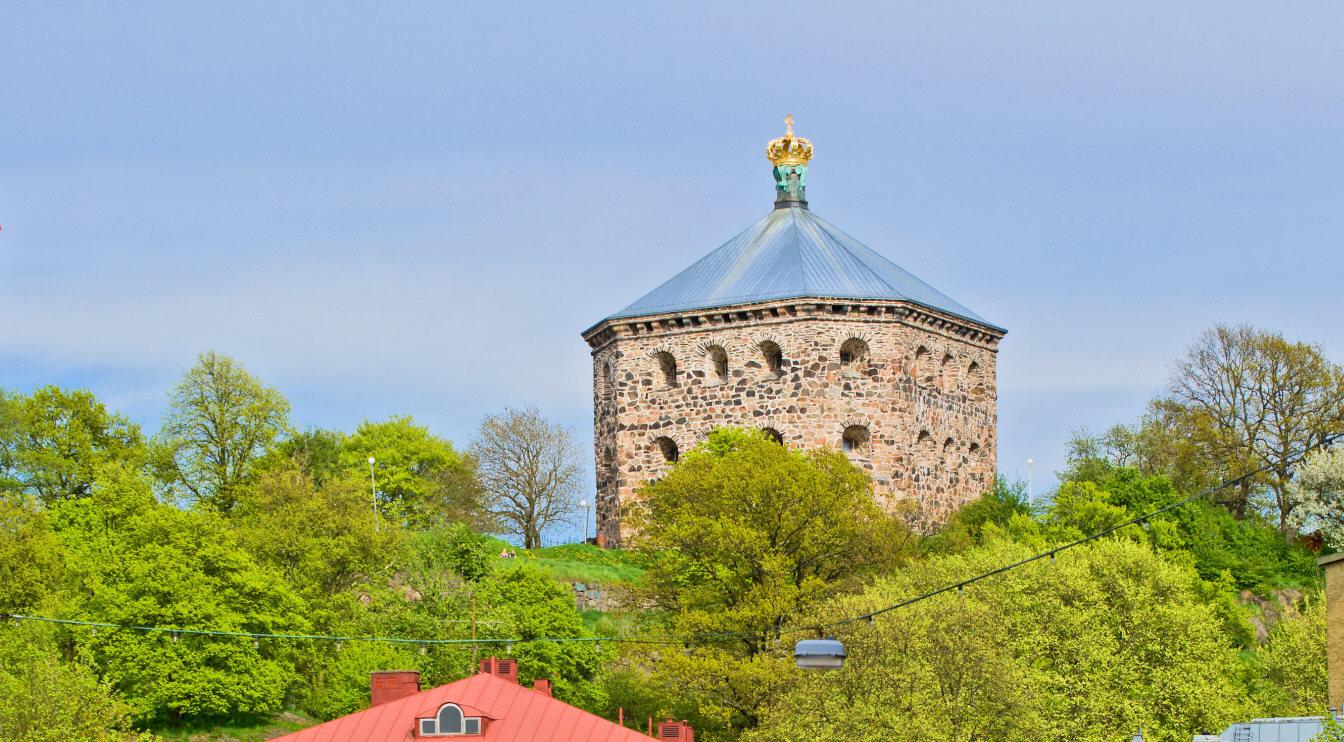 Fastigheten ligger granne med Skansberget