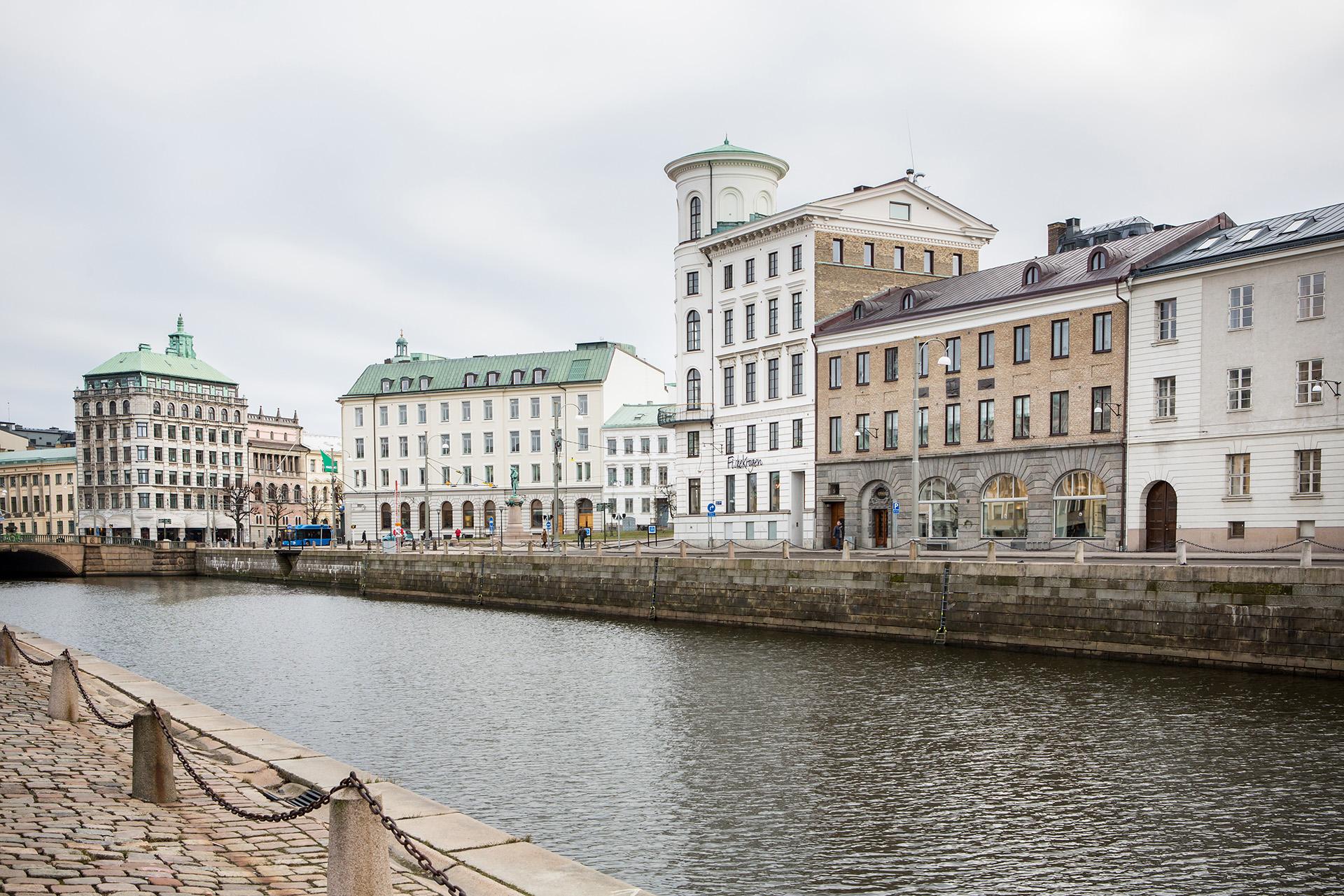 Perfekt läge invid stora hamnkanalen...