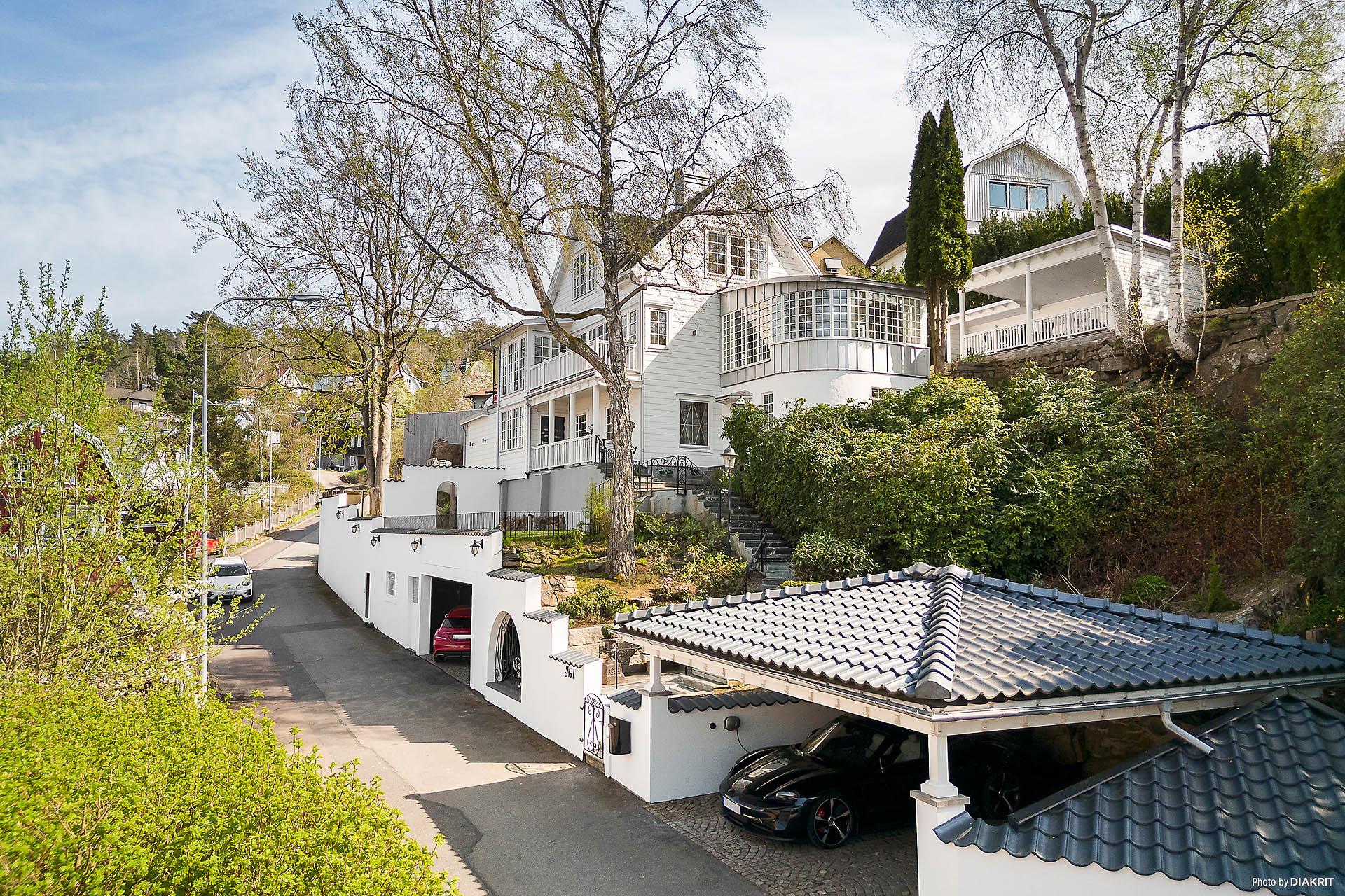 Carport med 2 platser - elbilsladdare installerad