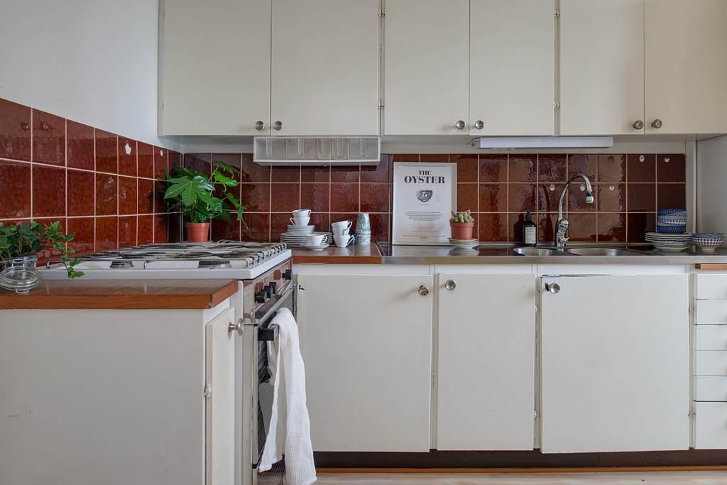 Äldre köksinredning med gasspis