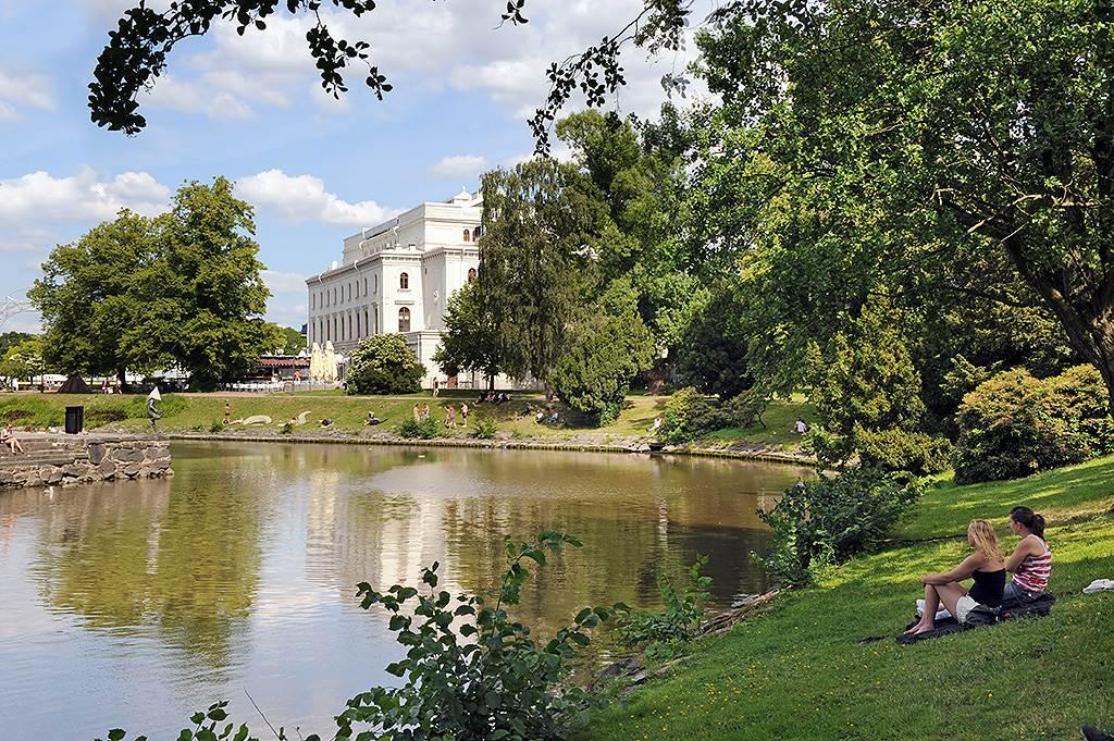 Grönskande Kungsparken är ett populärt tillhåll