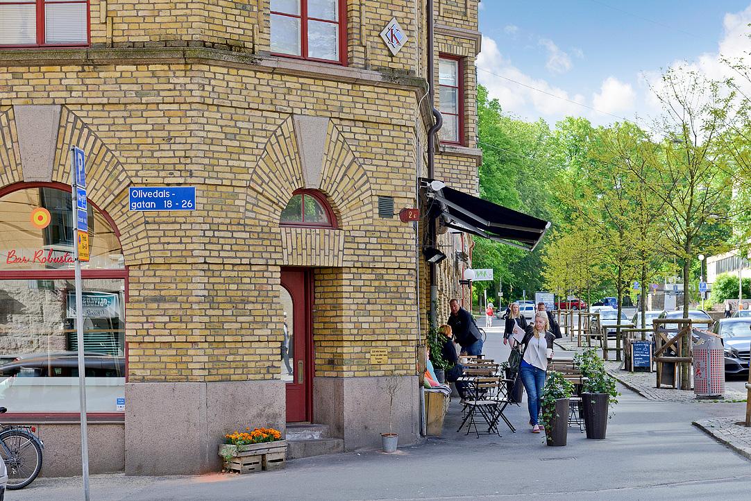 Tvärs över gatan kan du få det godaste kaffet på Robusta