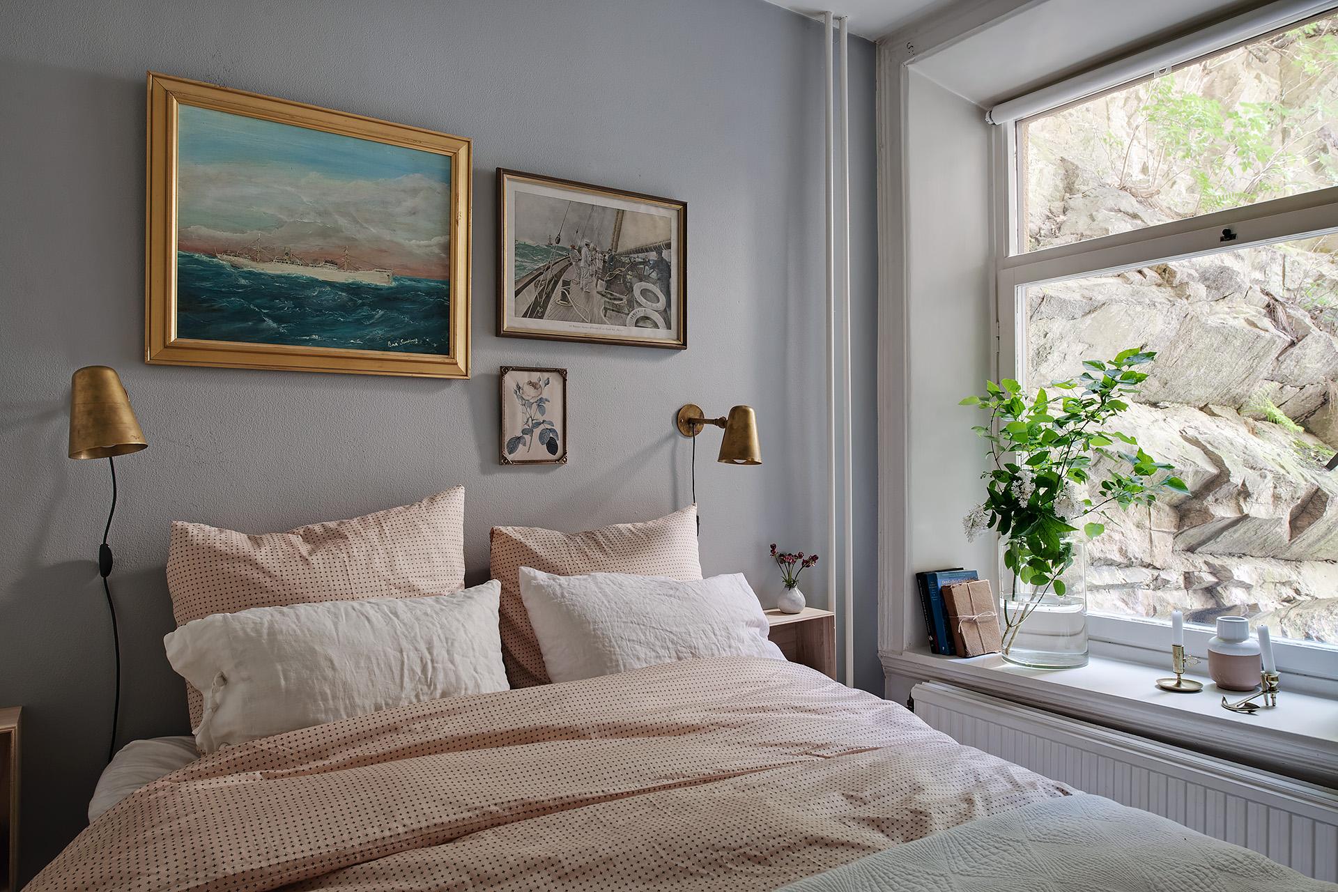 Ett sovrum med absolut inget som stör