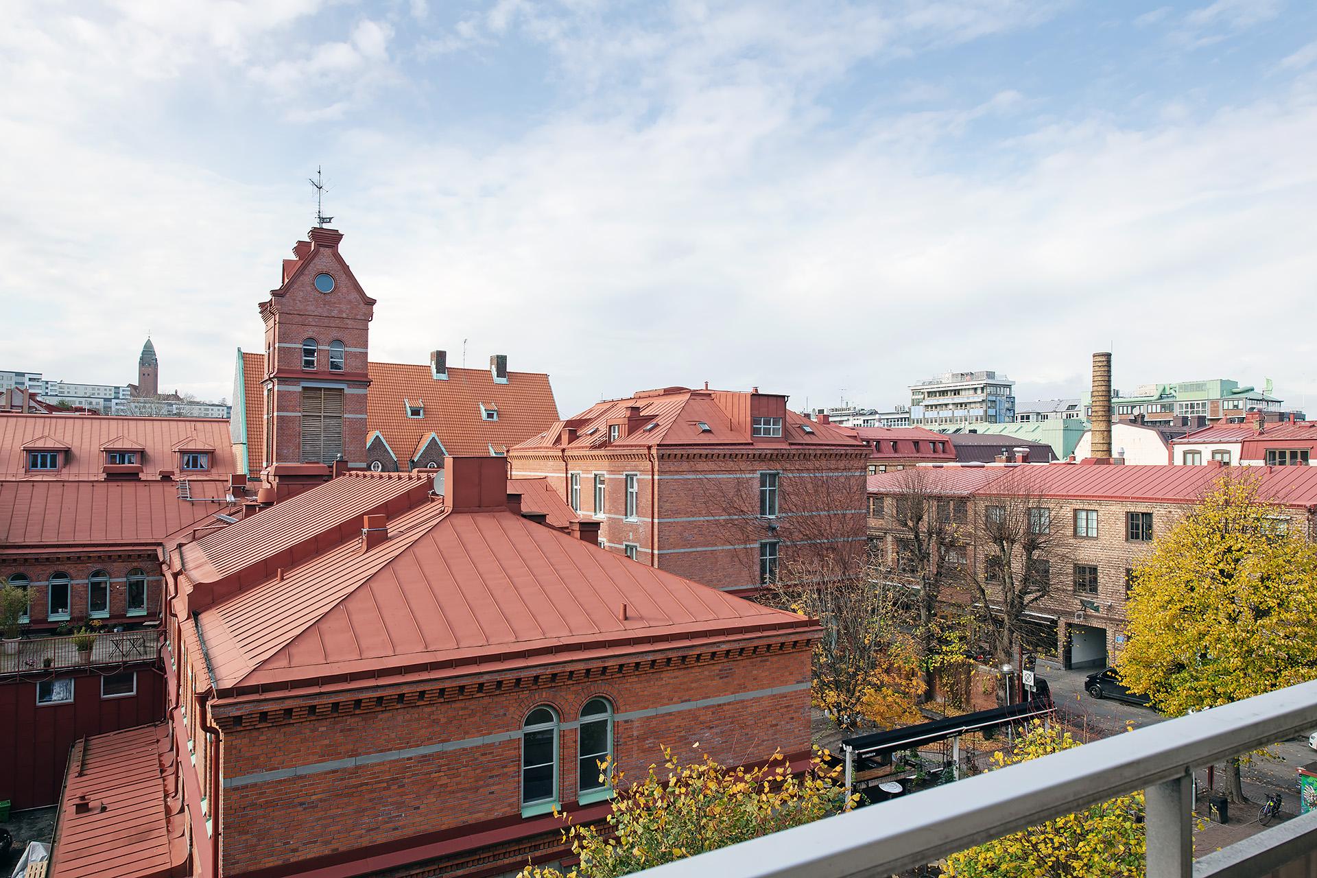 Kulturbyggnader dominerar utsikten från balkongen