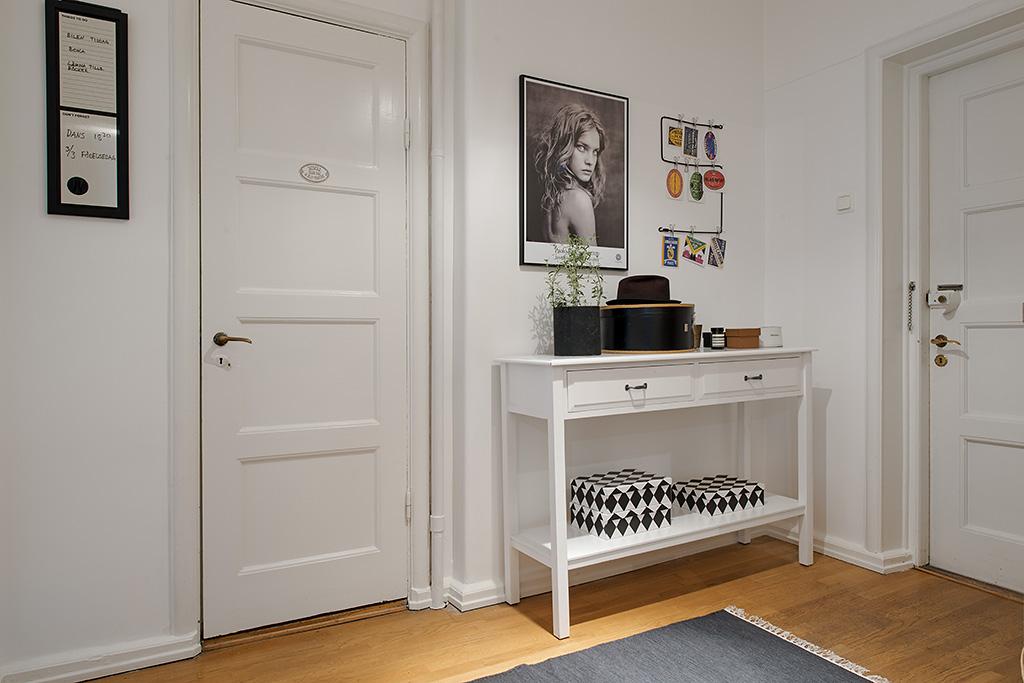 I anslutning till hallen ligger det nya badrummet