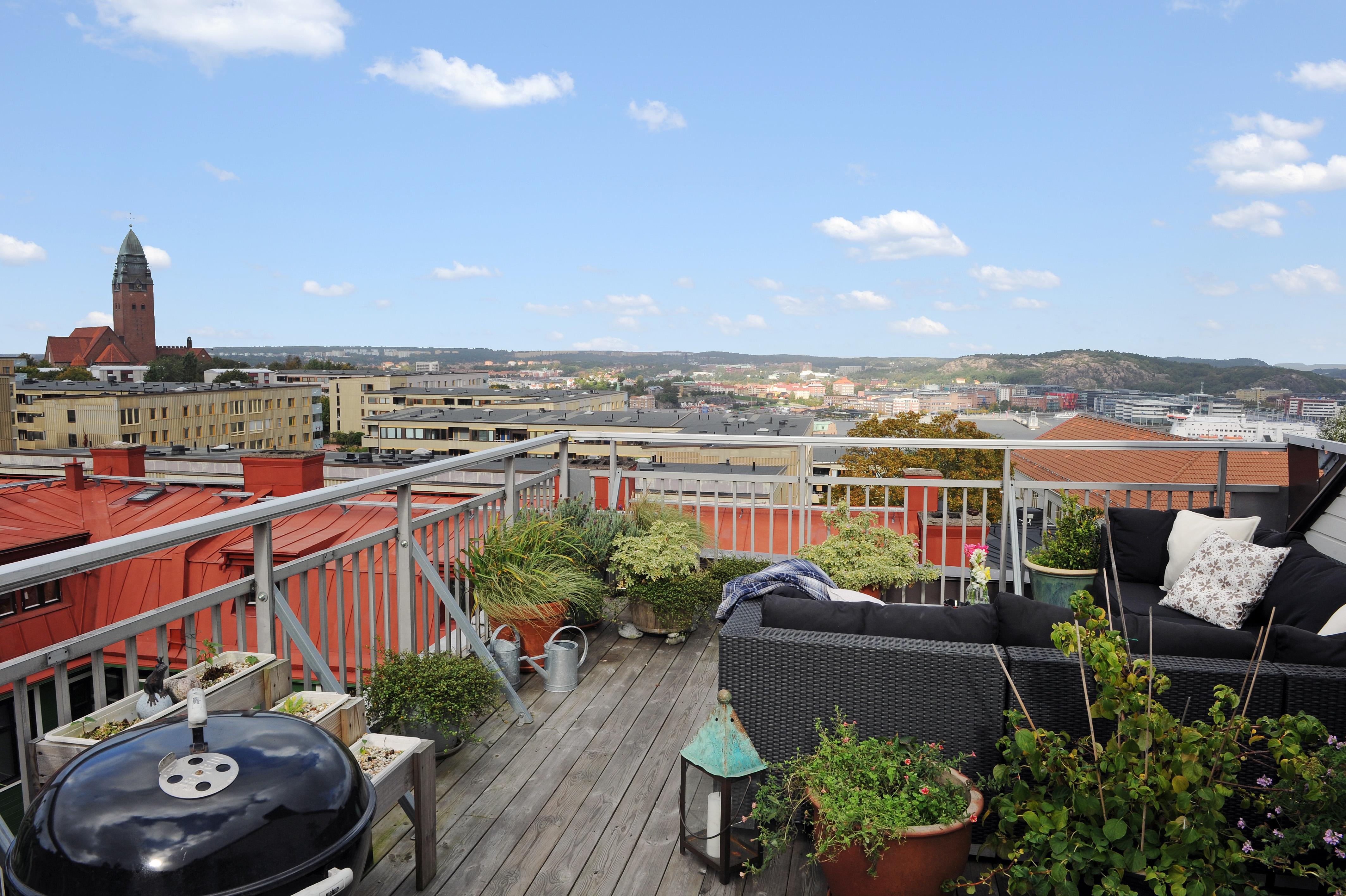 En av föreningens höjdpunkter, - takterrassen med sol från tidig morgon till solnedgång
