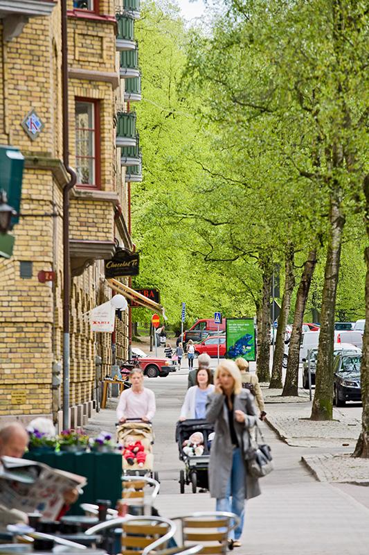 Runt hörnet ligger promenadstråket som leder till Slottsskogen