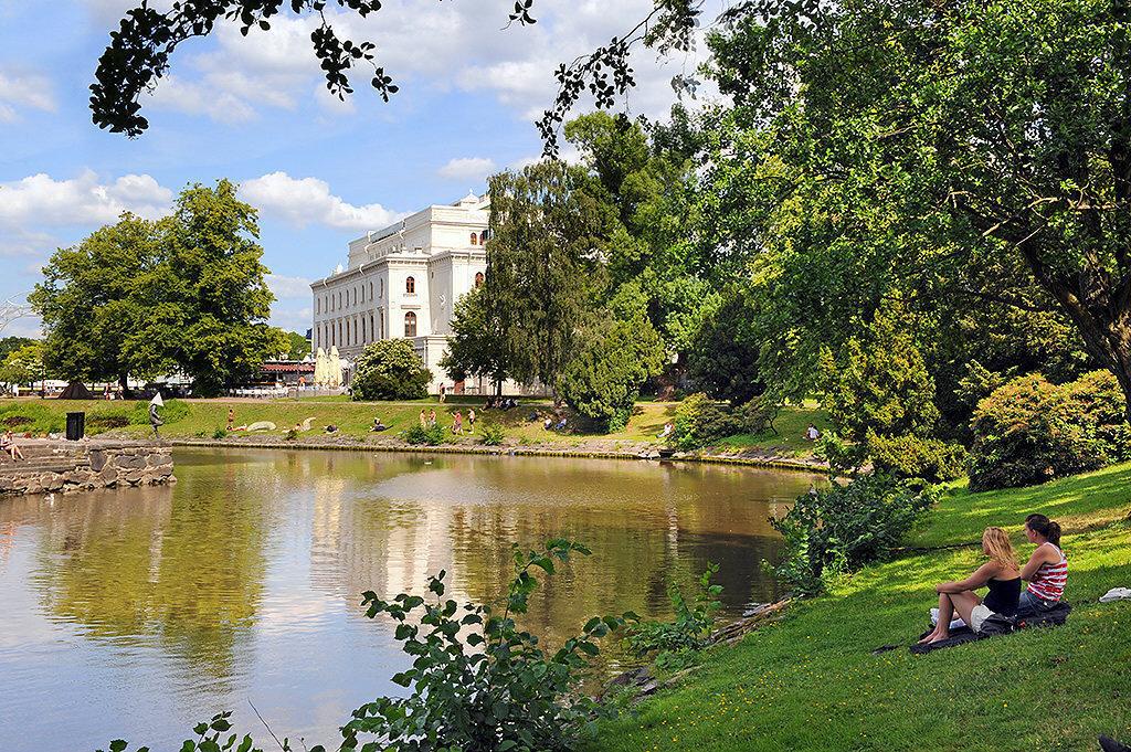 Grönskan i Kungsparken likaså