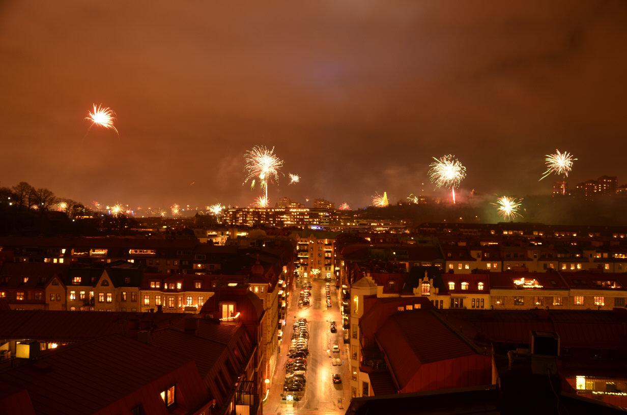 Linnés nyårsfirande från lägenhetens fönster