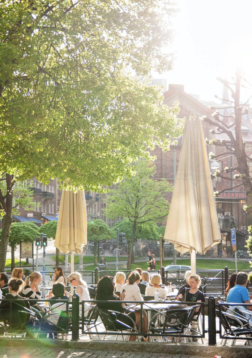 Linnégatan kantas av mysiga caféer & butiker