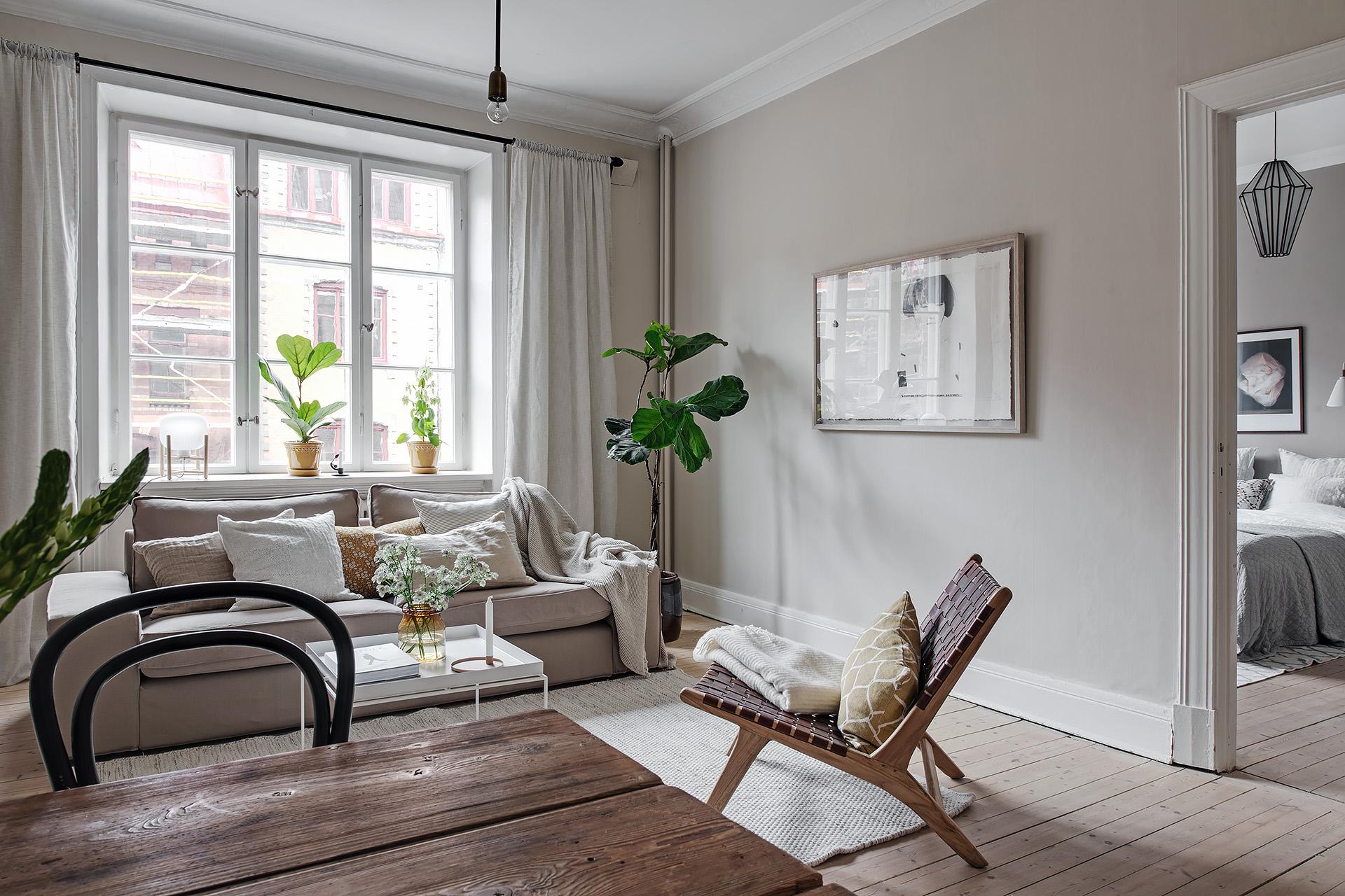 Vardagsrummet är alldeles nymålat