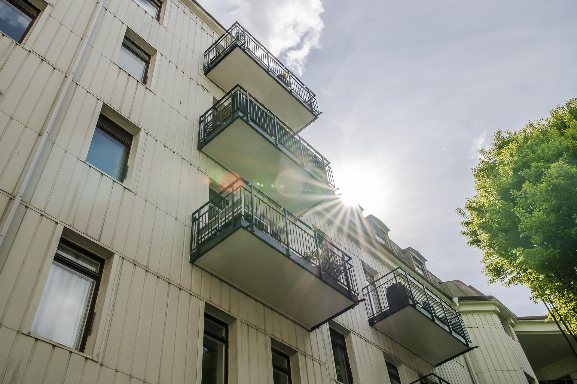 Högst upp i huset på våning fem av fem