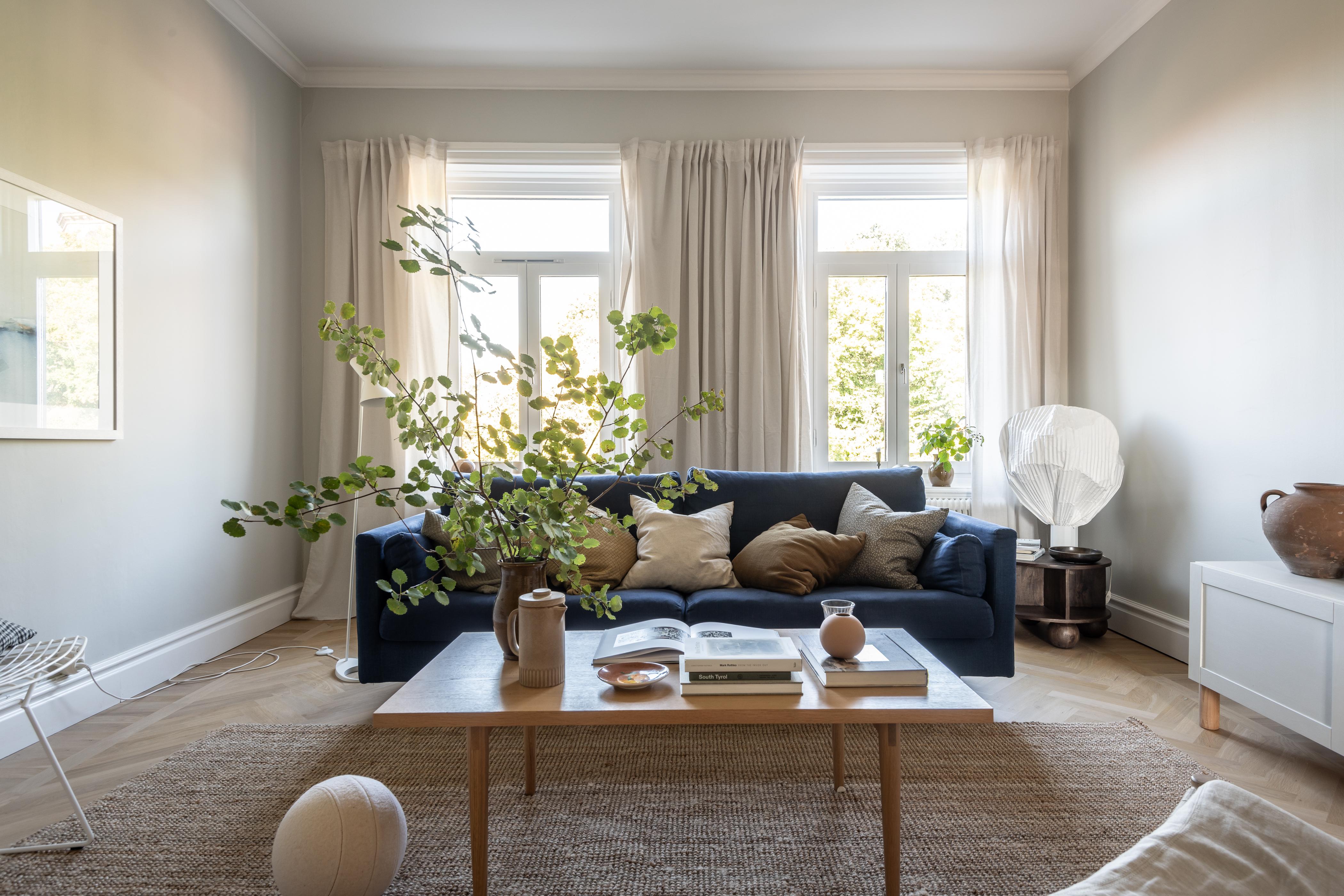 Välkommen till denna fritt belägna tvåa!