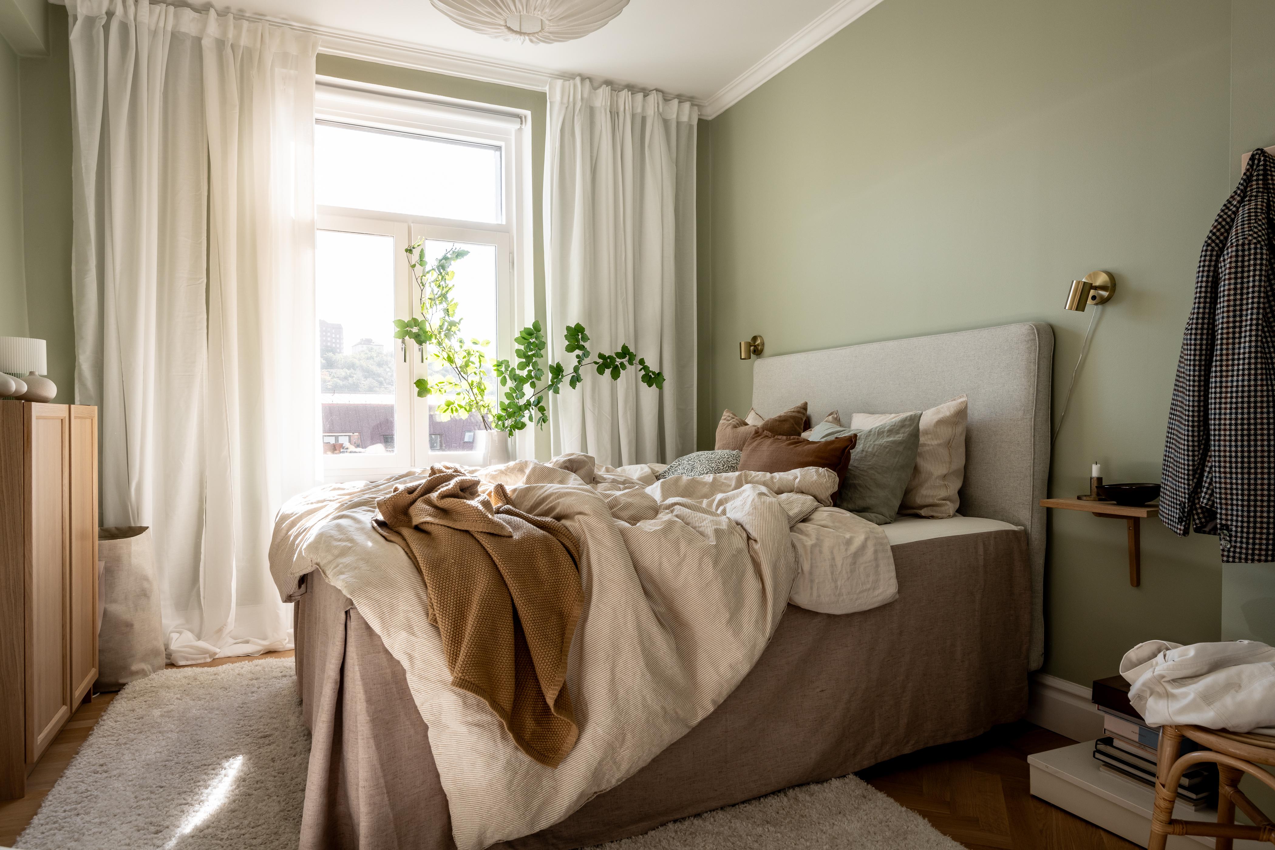 Tyst sovrum med fri vy