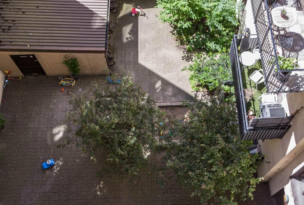 Lågupplöst Föreningens innergård bjuder på grönska