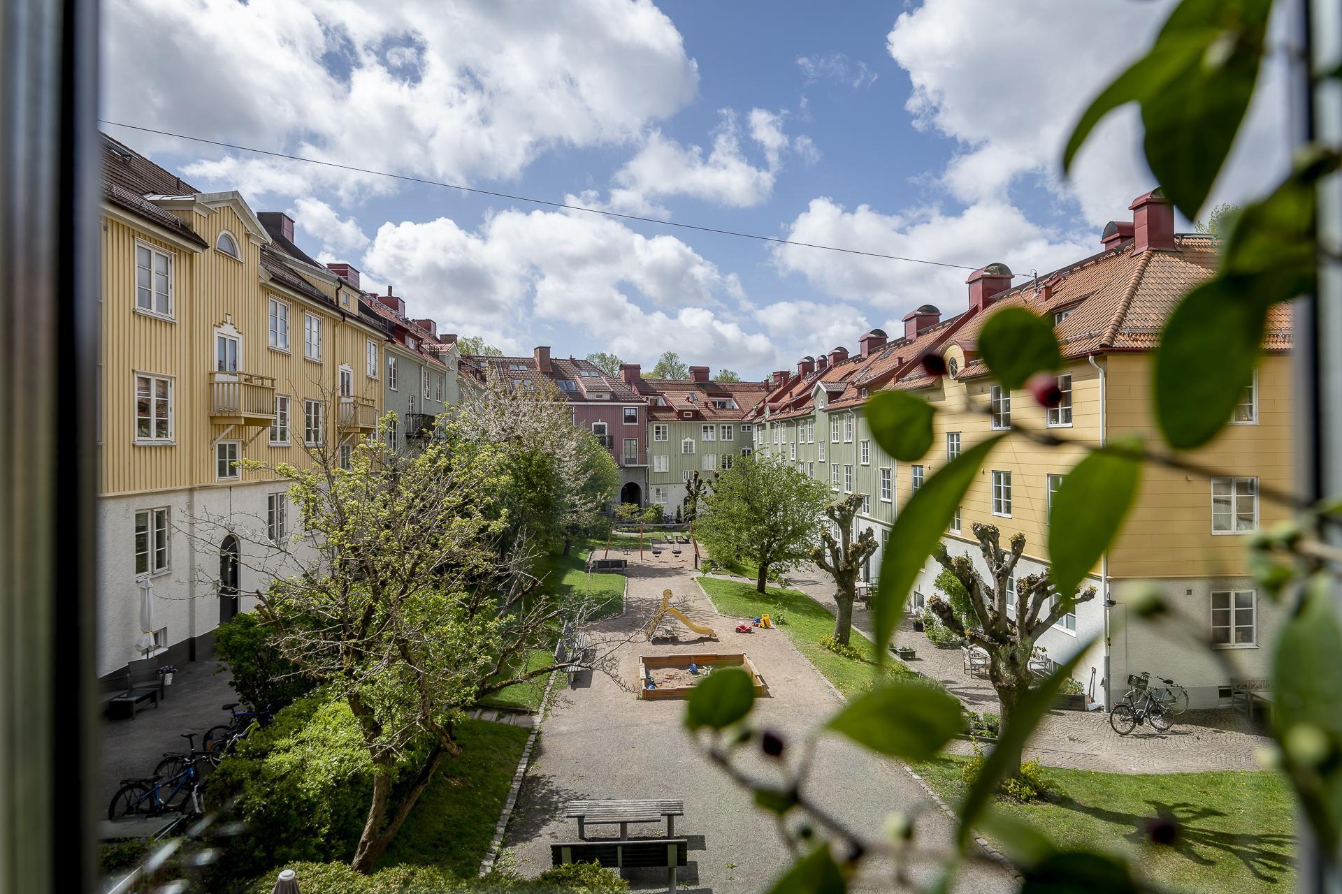 Ljuvlig utsikt över gården