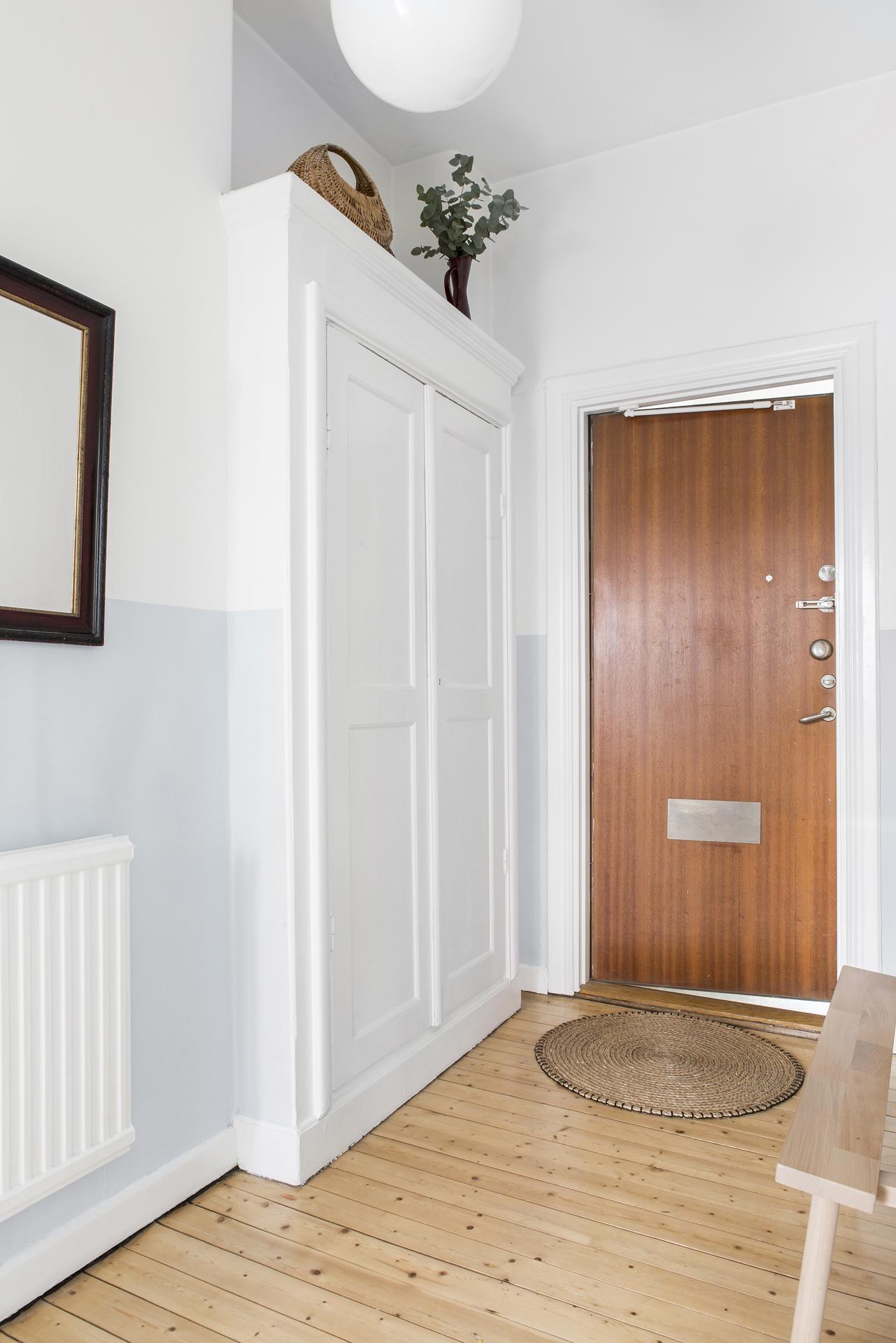 Inbyggd garderob, gjord av skickliga snickare