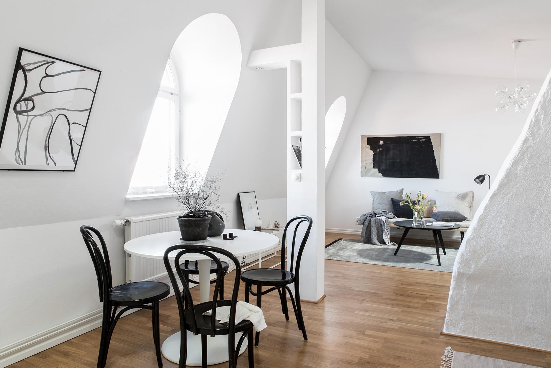 Öppen, social planlösning och ca 3,20 m till nock