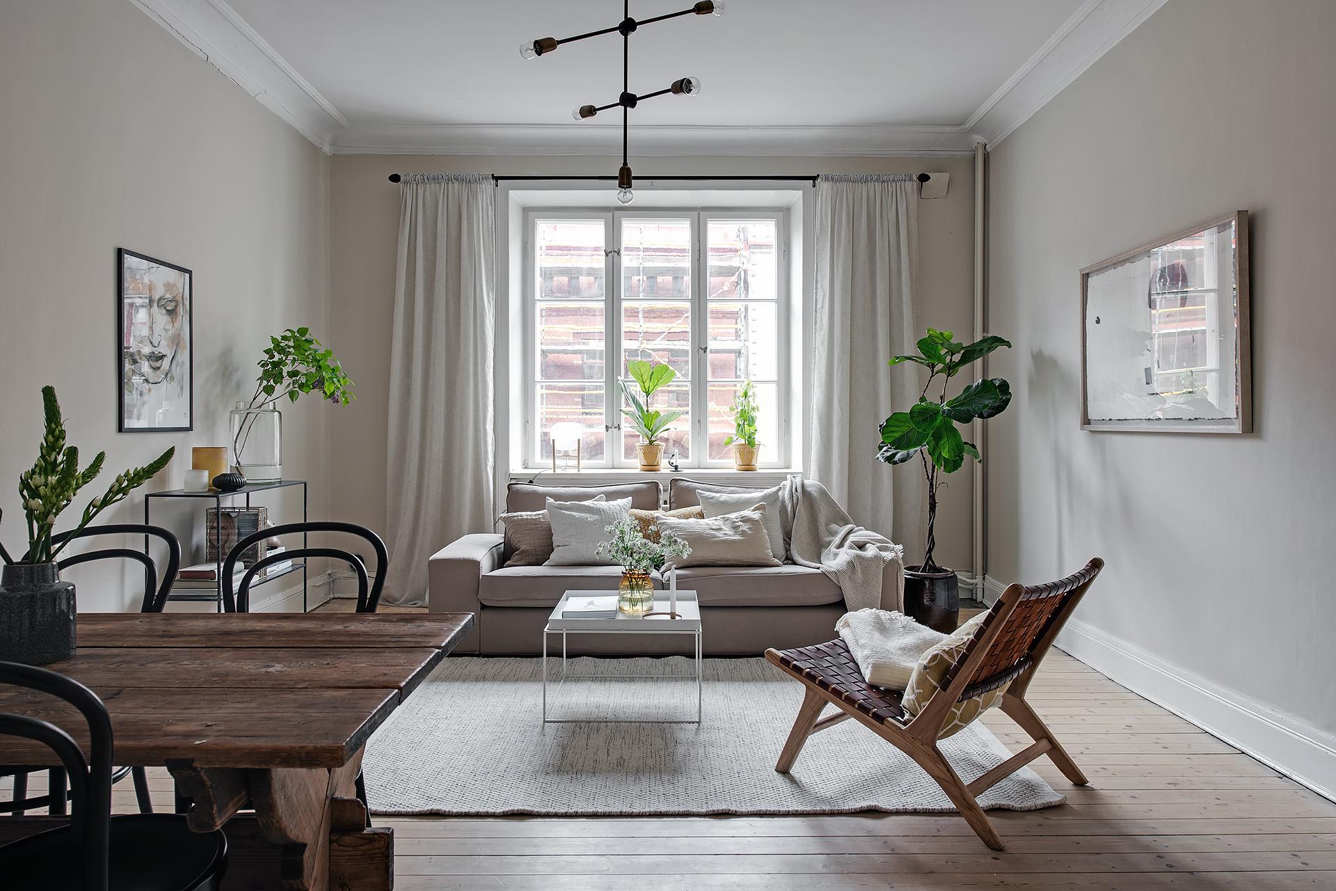 Rum i fil och säkra färgval präglar denna sekelskiftestvåa