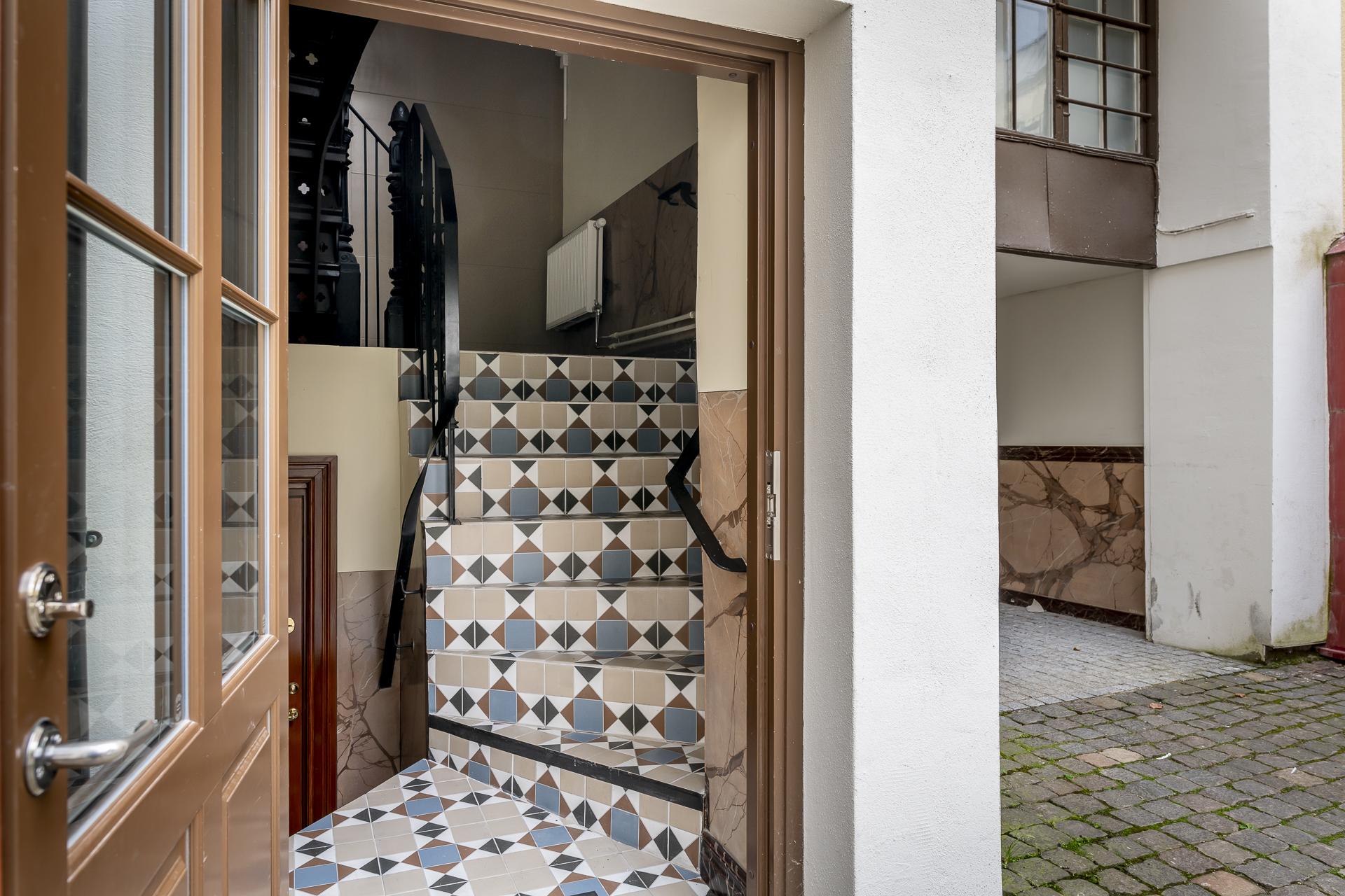 Trapphus, renoverat i samråd med bebyggelseantikvarie.