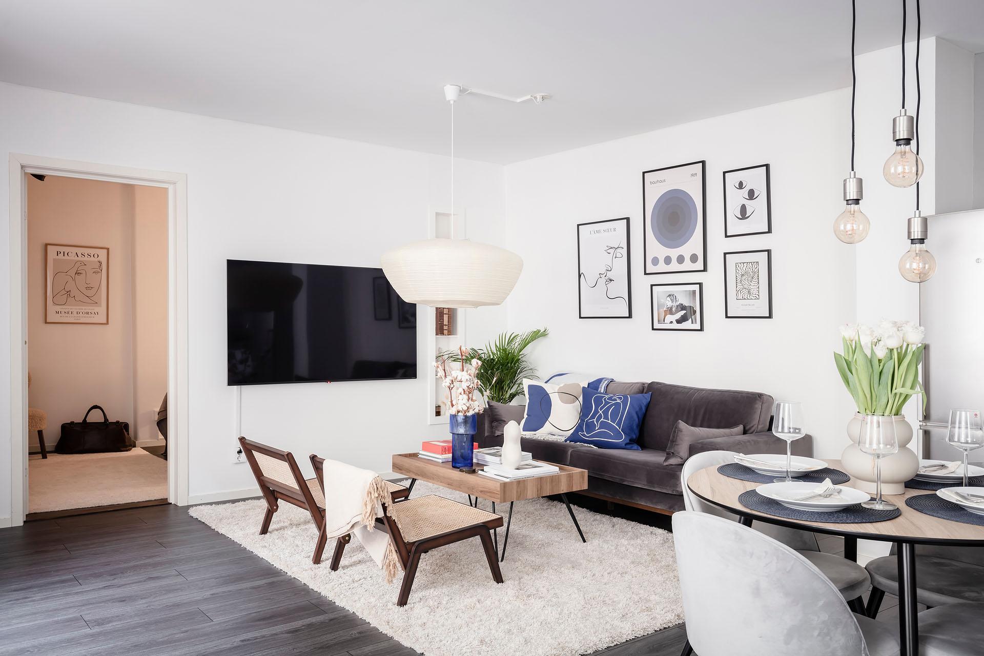 Vardagsrum som rymmer allt man behöver i livet