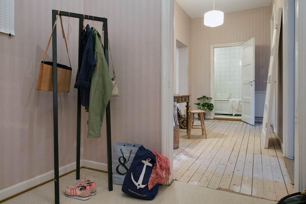 Hall & inre hall med plats för garderober & möbler