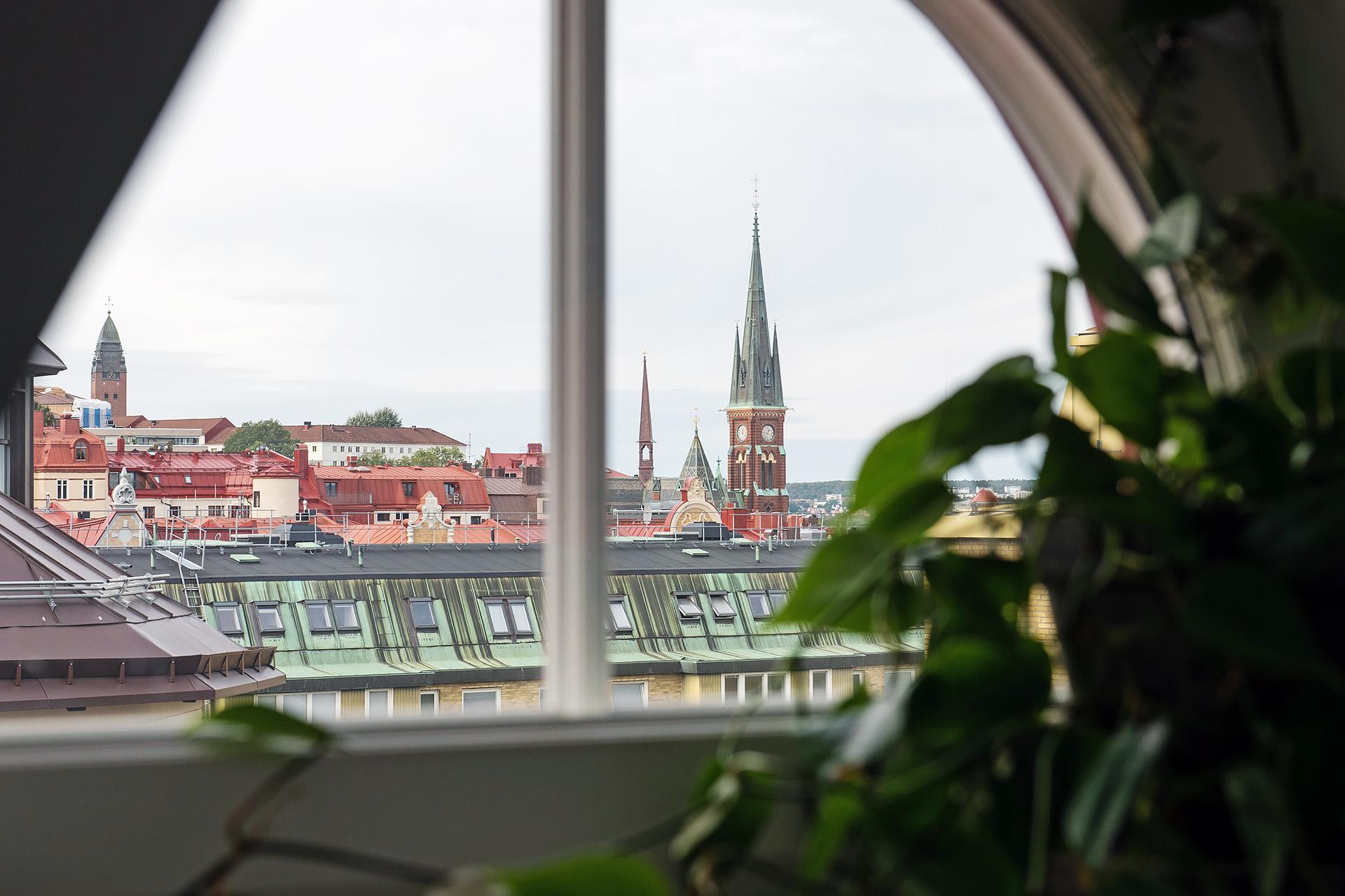 Hela 7 fönster åt flera väderstreck