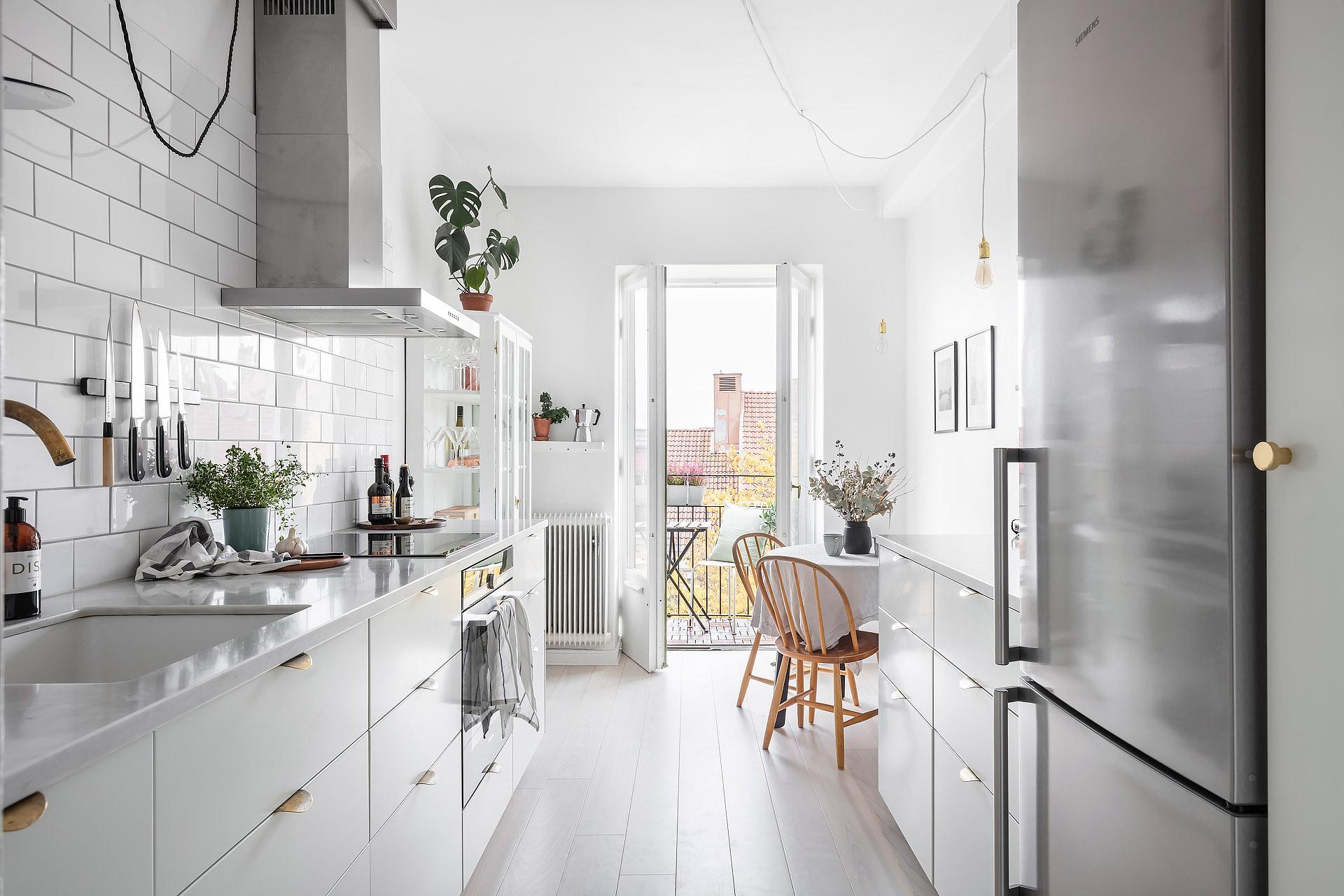Stilfullt och påkostat kök med genomtänkta materialval