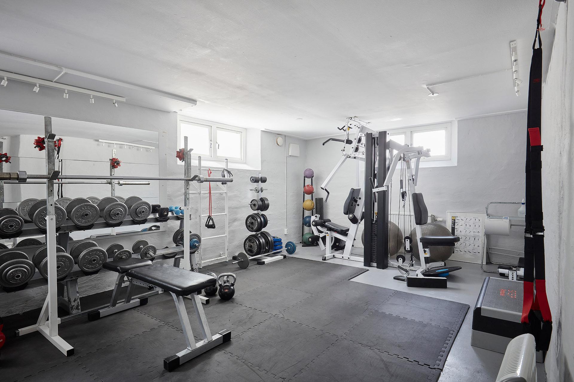 I källaren finns ett gym