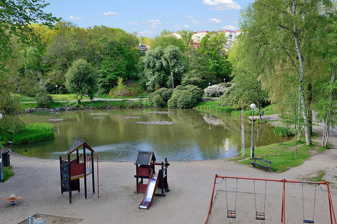 Lekplatsen vid Näckrosparken 3 minuter från dörren