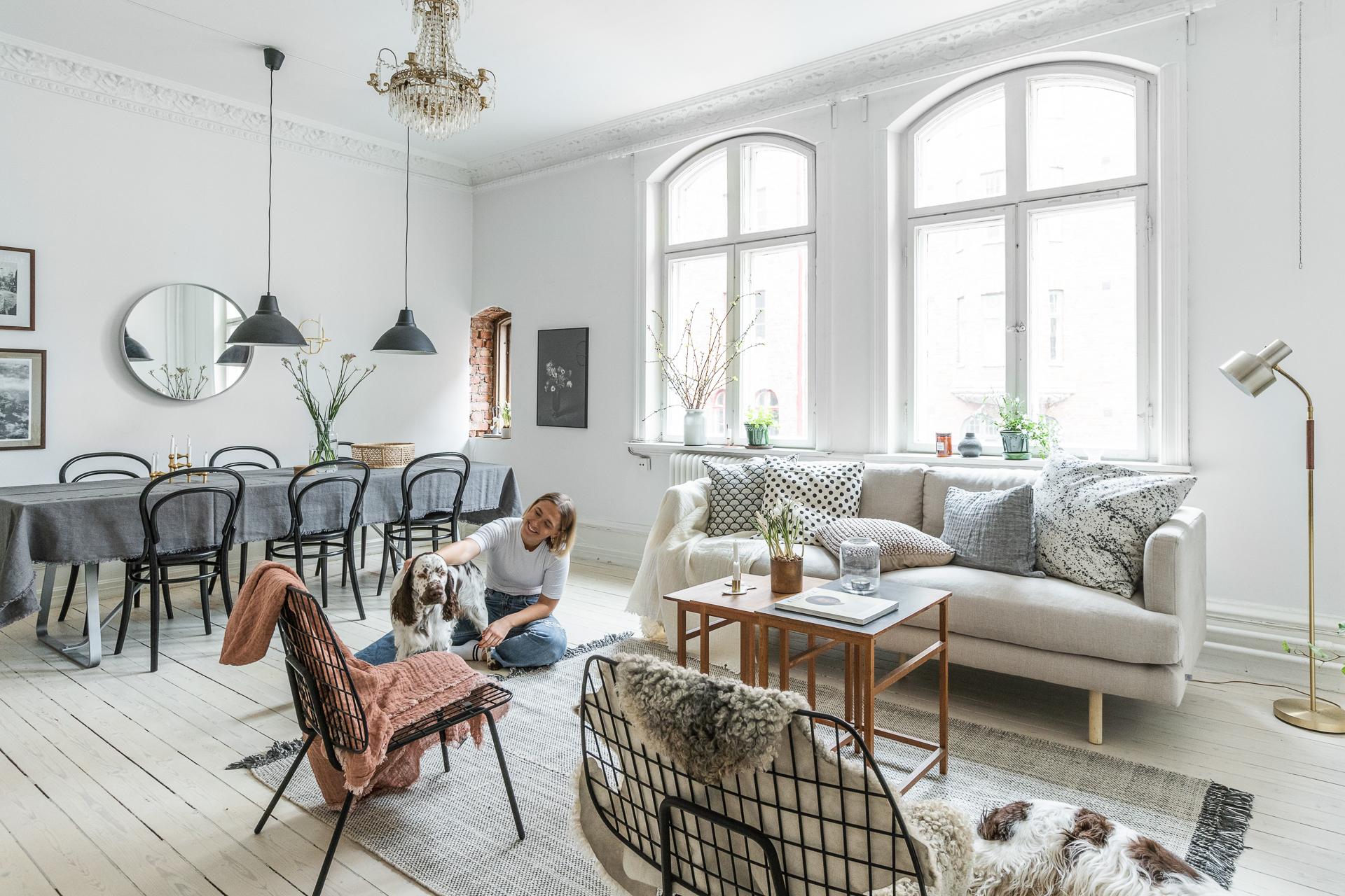 I detta hem trivs både tvåbenta och fyrbenta