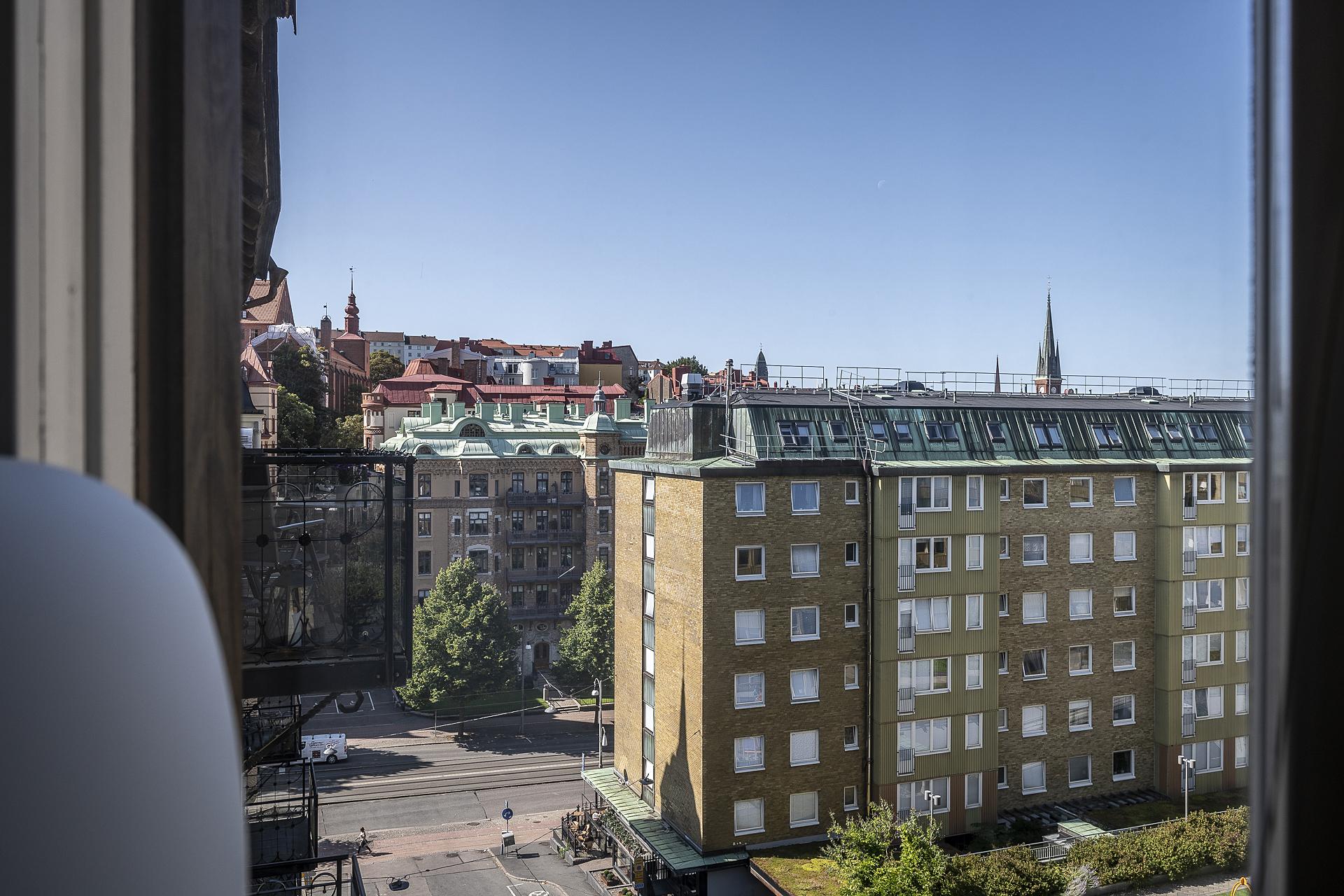 Från detta rum ser man ner mot Linnégatan