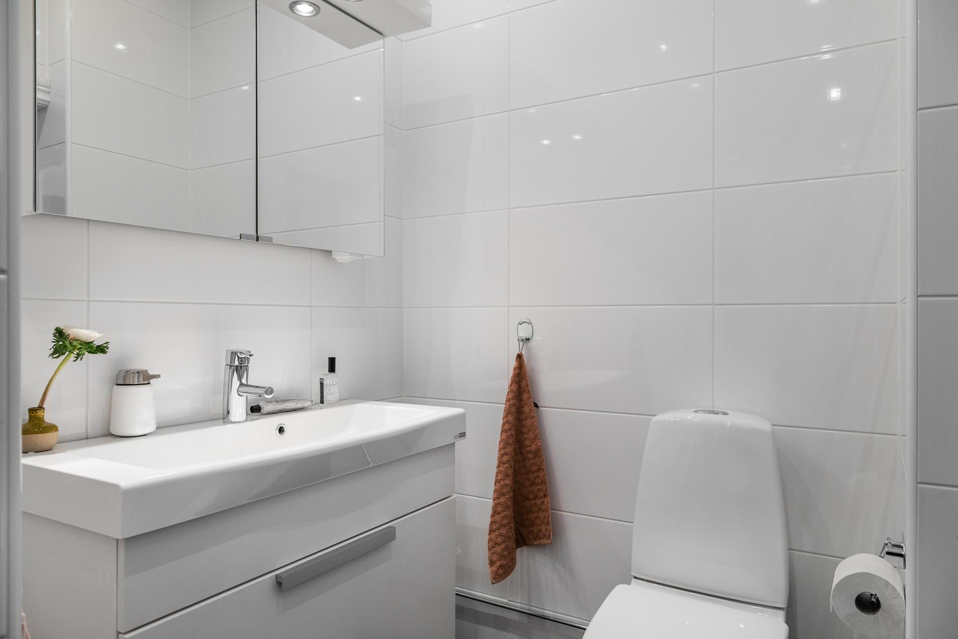 Infällda spotlights och golvvärme