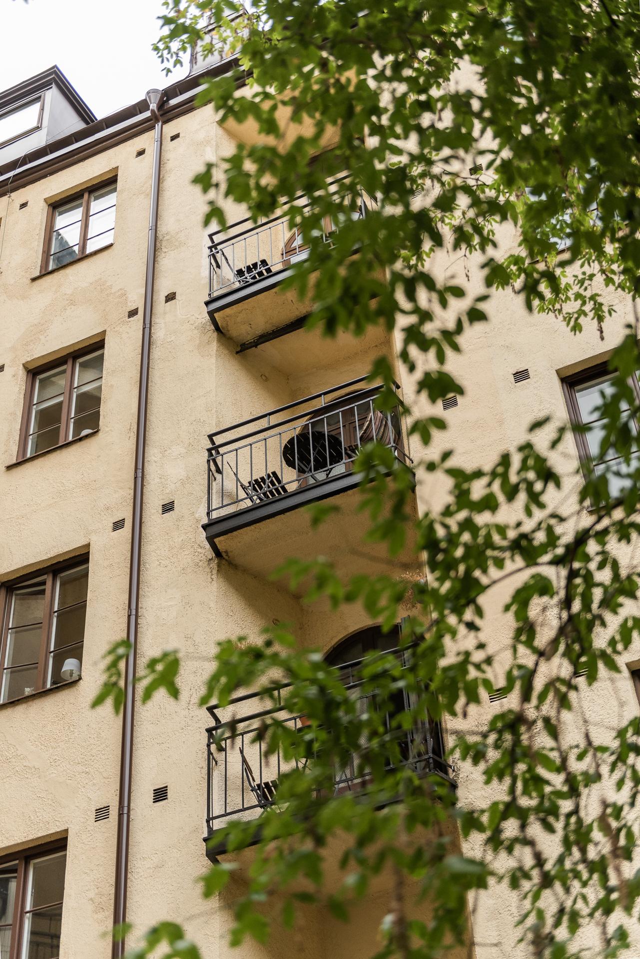 Den gemensamma balkongen nås via trapphuset