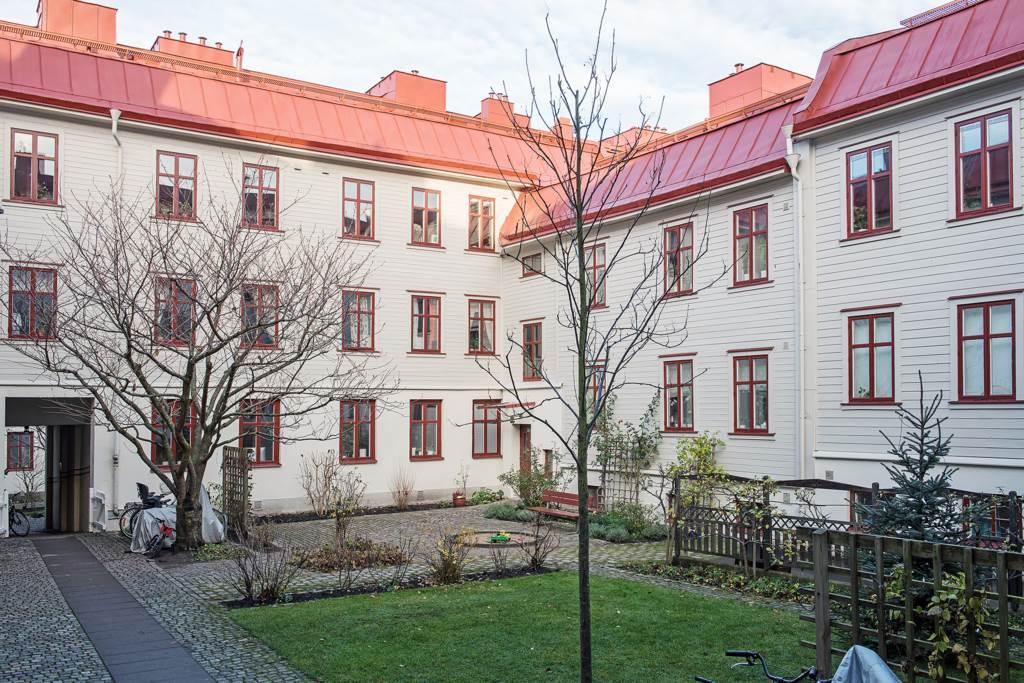 Sju välskötta innergårdar med..