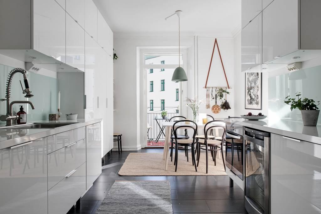 Riktigt stort kök med plats för ett rejält matbod