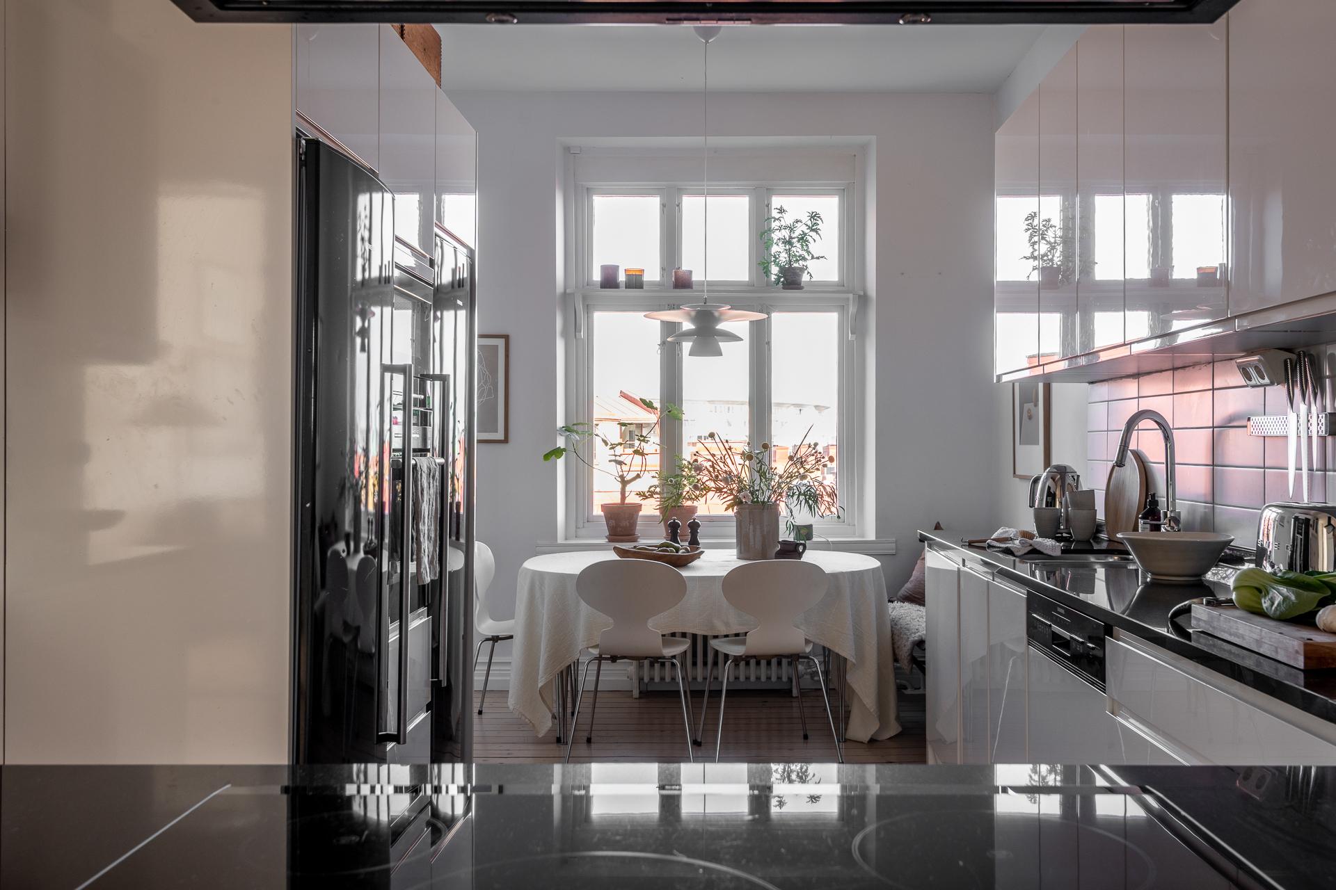 Rymligt kök med plats för många gäster