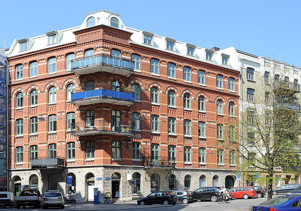 Föreningen utgör hörnet Majorsgatan/Kastellgatan