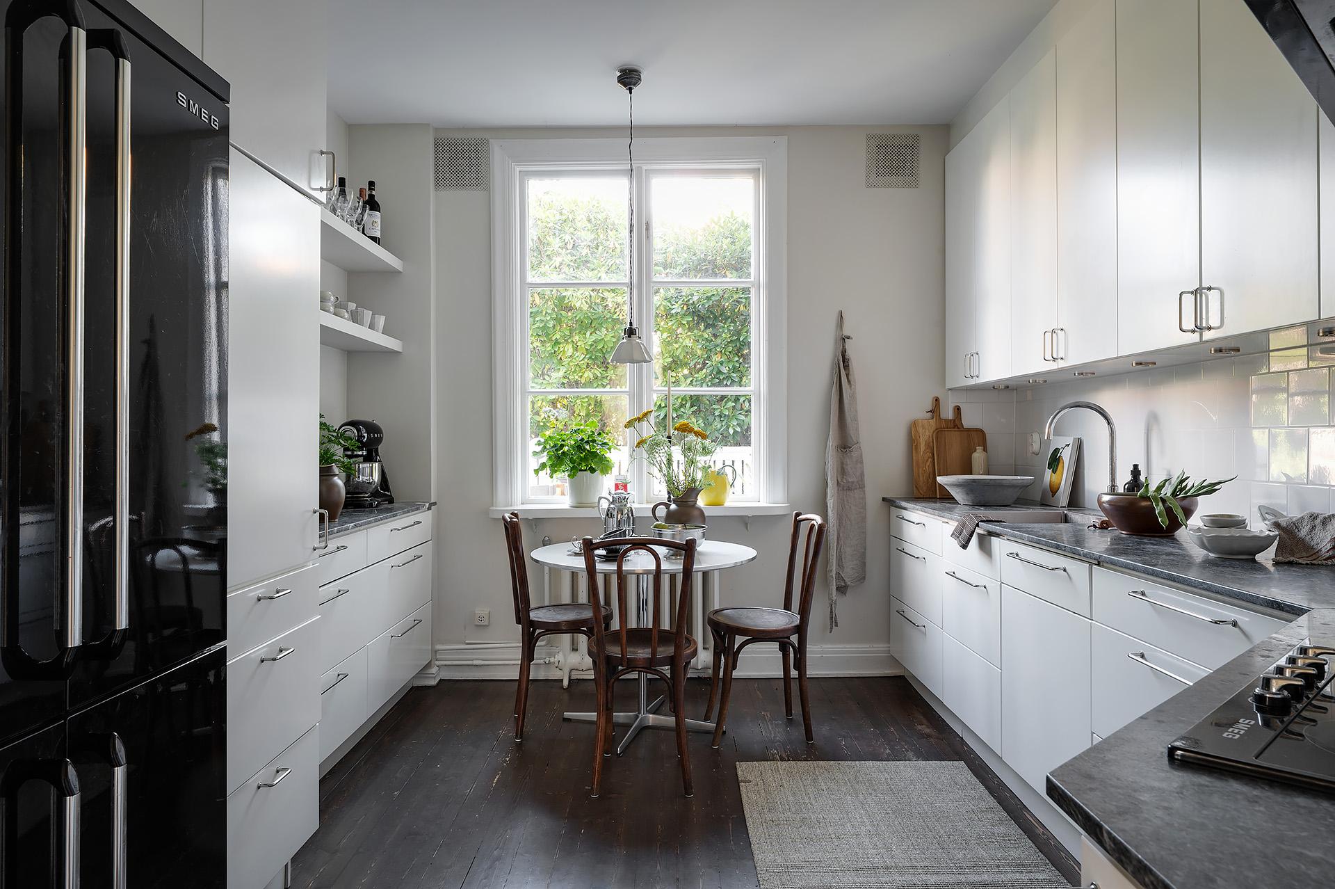 Renoverat platsbyggt kök