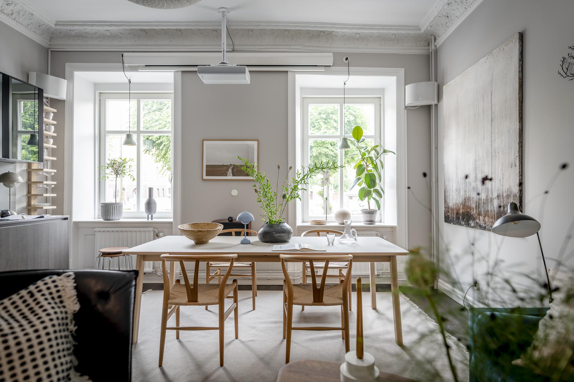 Vila ögonen på högresta fönster, takrosett och stuckaturer som få kan slå på fingrarna.