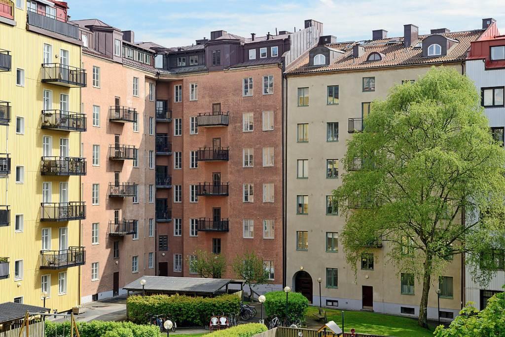 Balkongen är snart på plats med soligt & högt läge