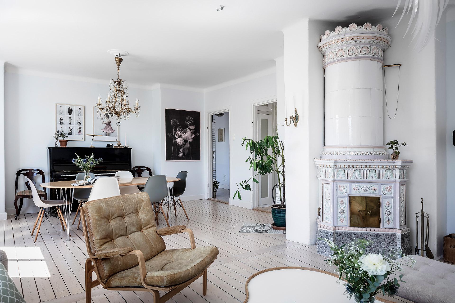 Kakelugnen har satts in av nuvarande ägare