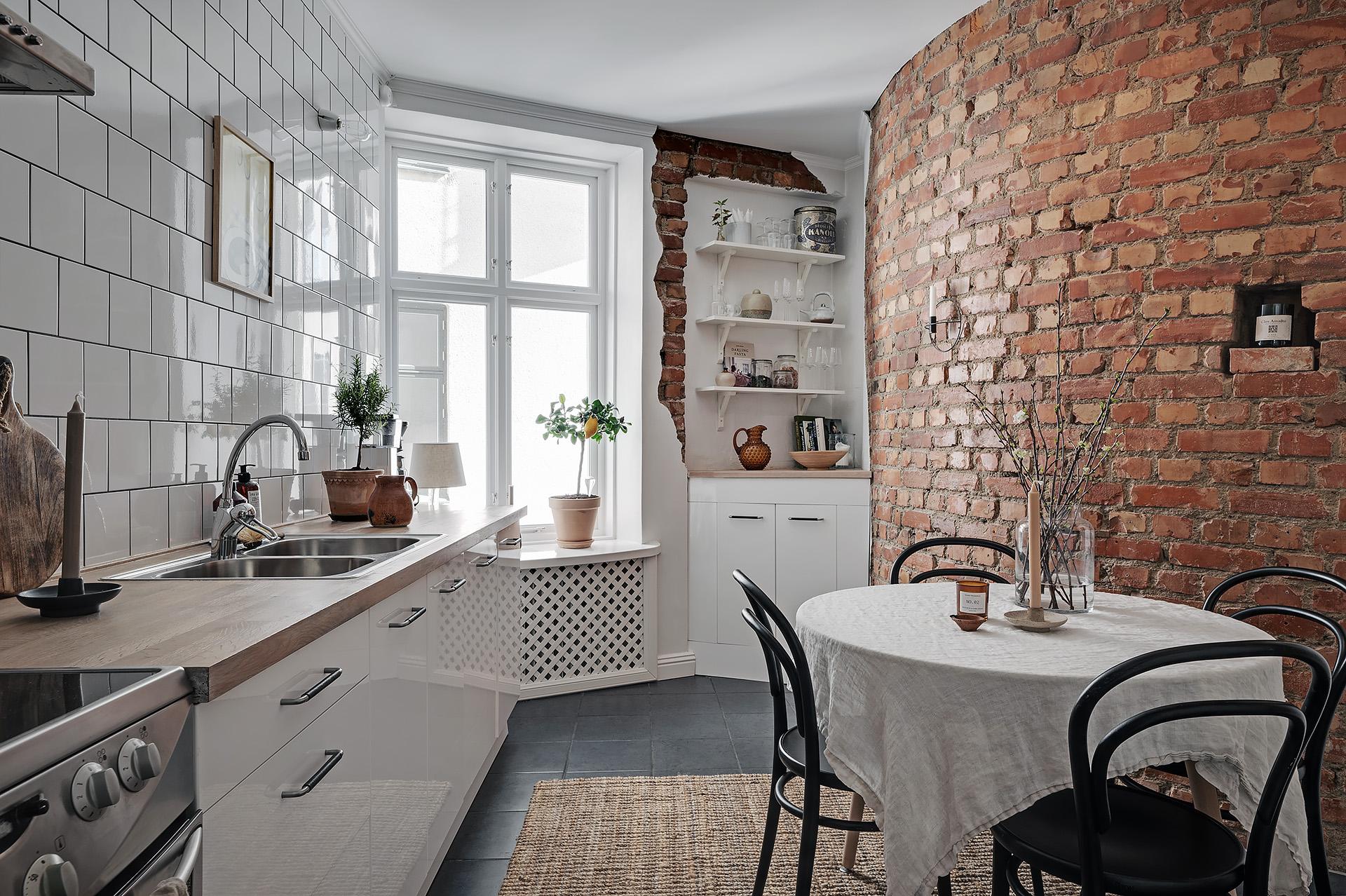 Med utgång från köket kommer en balkong att byggas